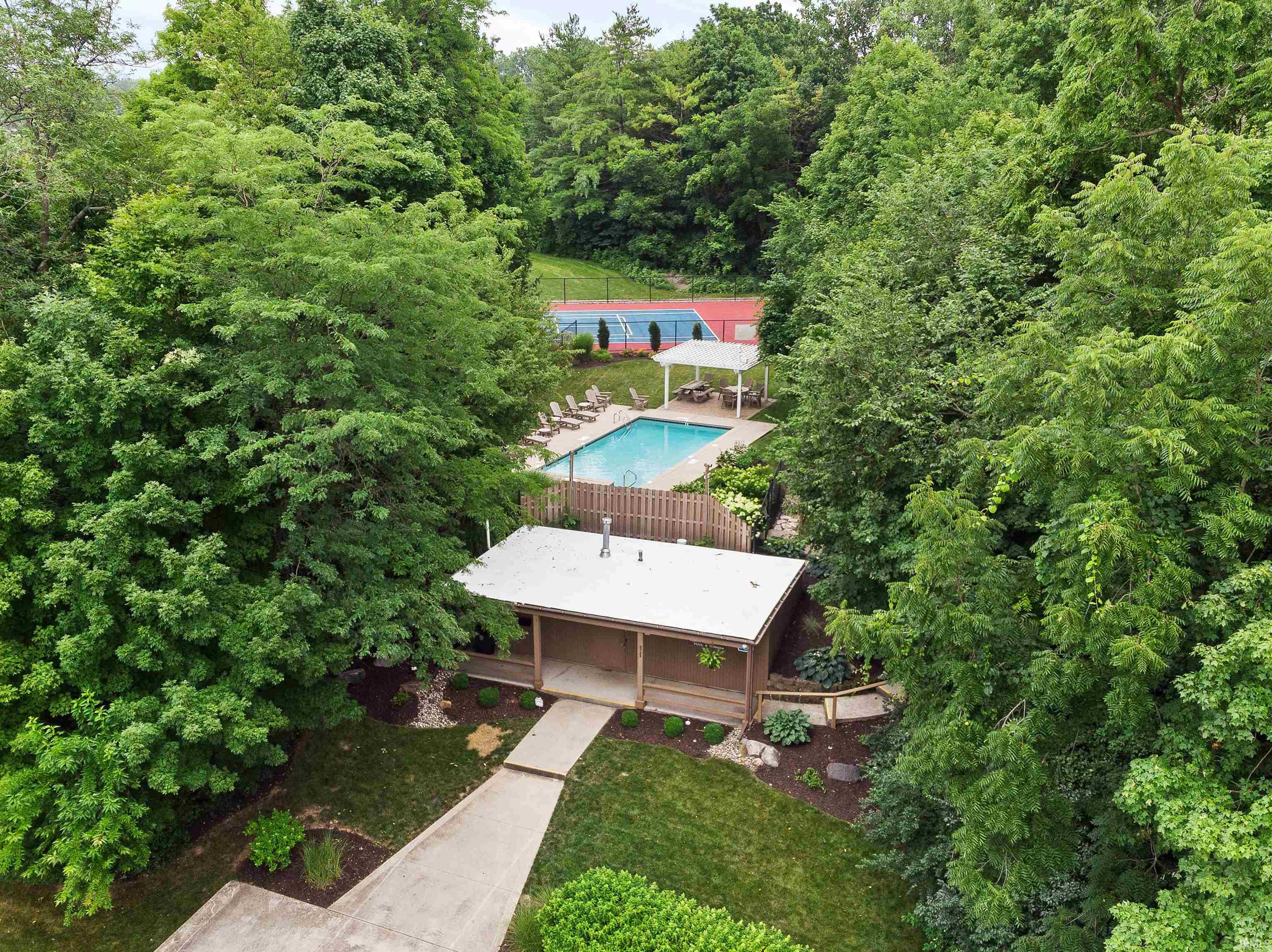 9711 Woodland