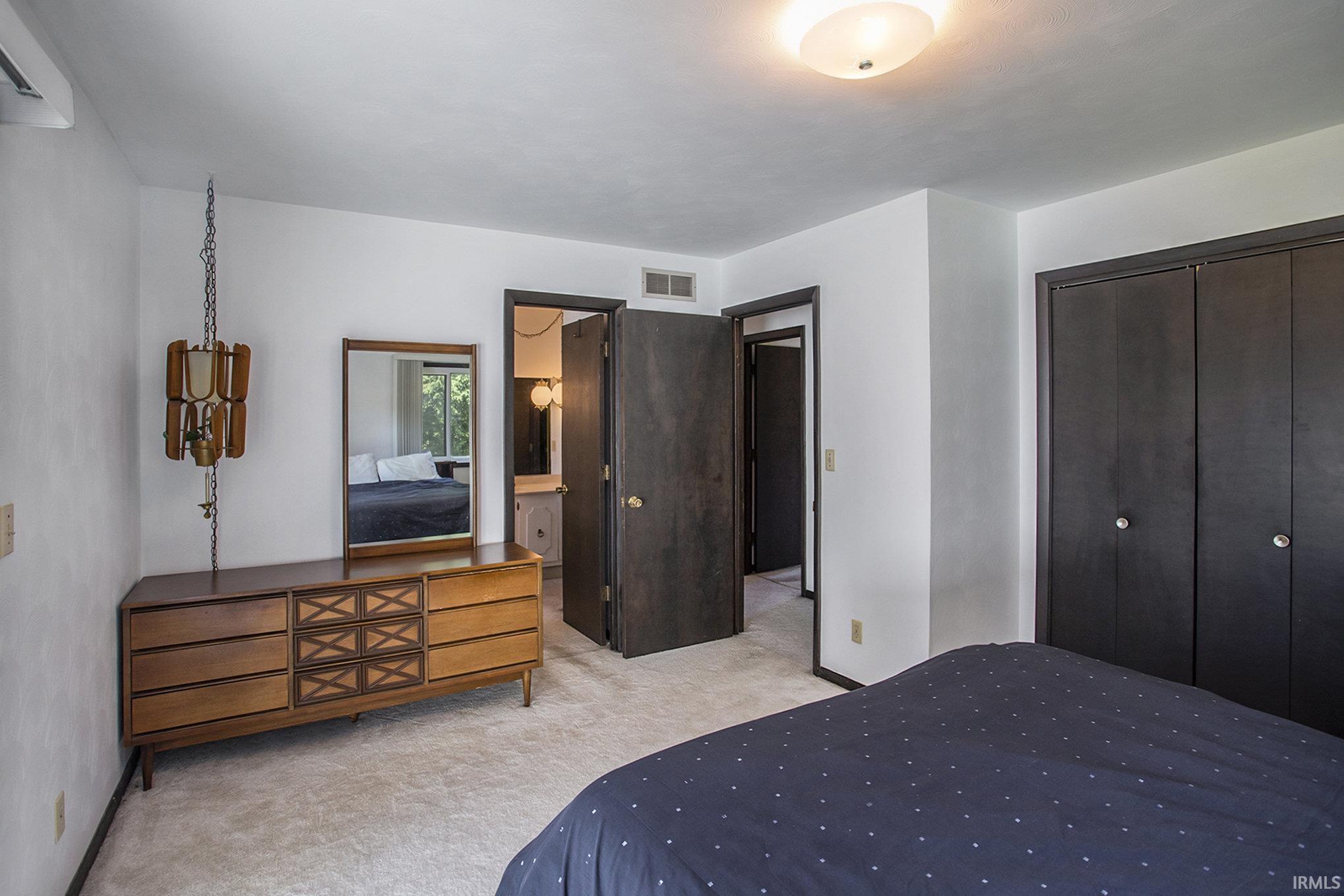 609 Somerset