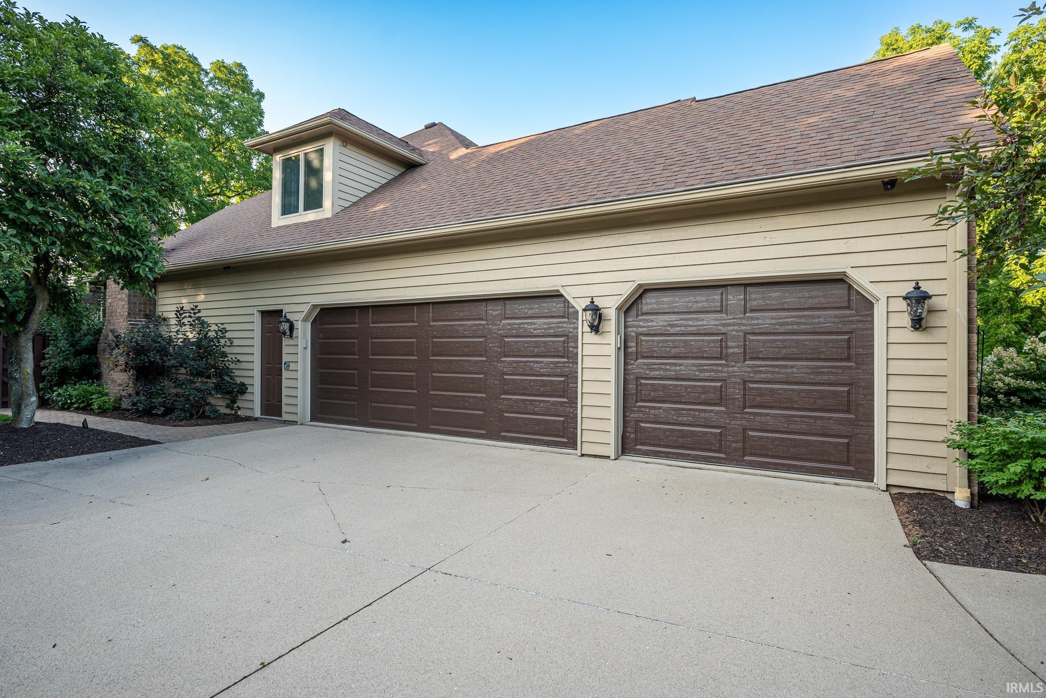 8611 Walnut Ridge