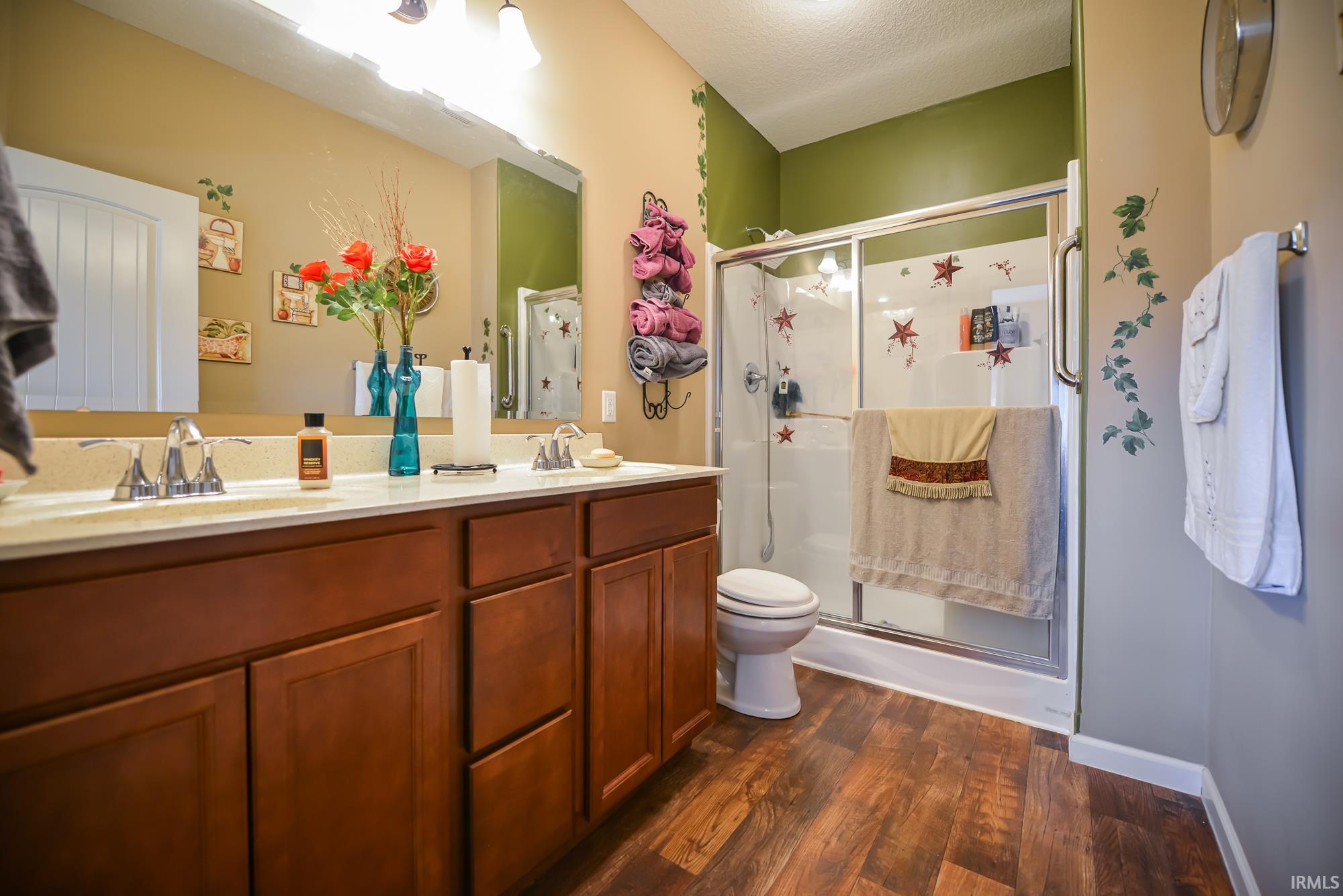 1546 Glen Hollow