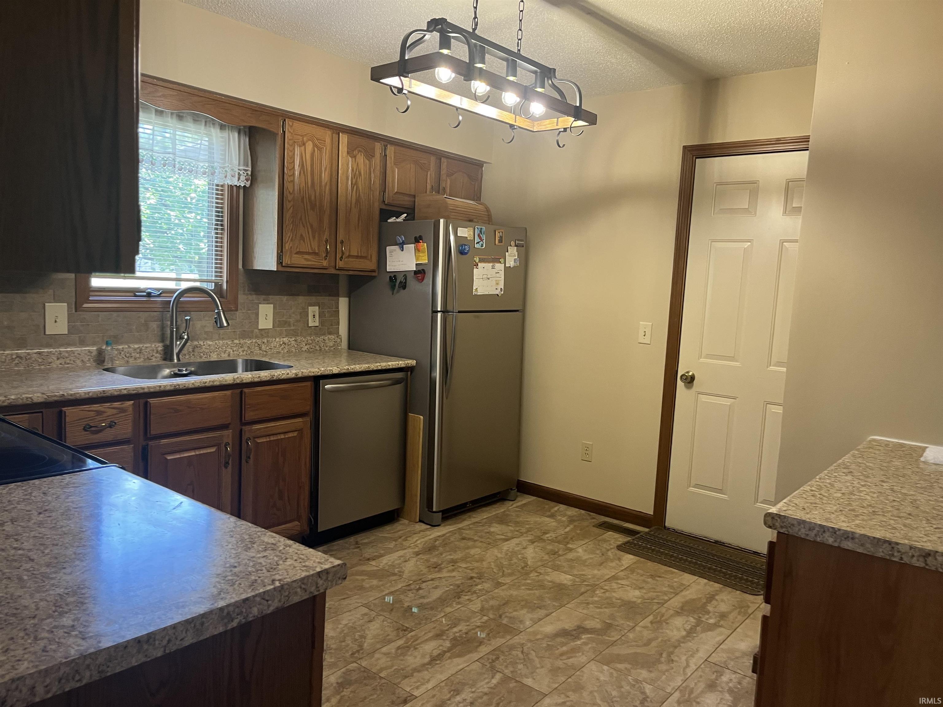 7933 Harrisburg