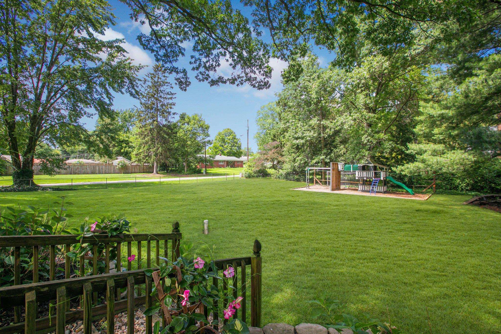 23255 Greenleaf