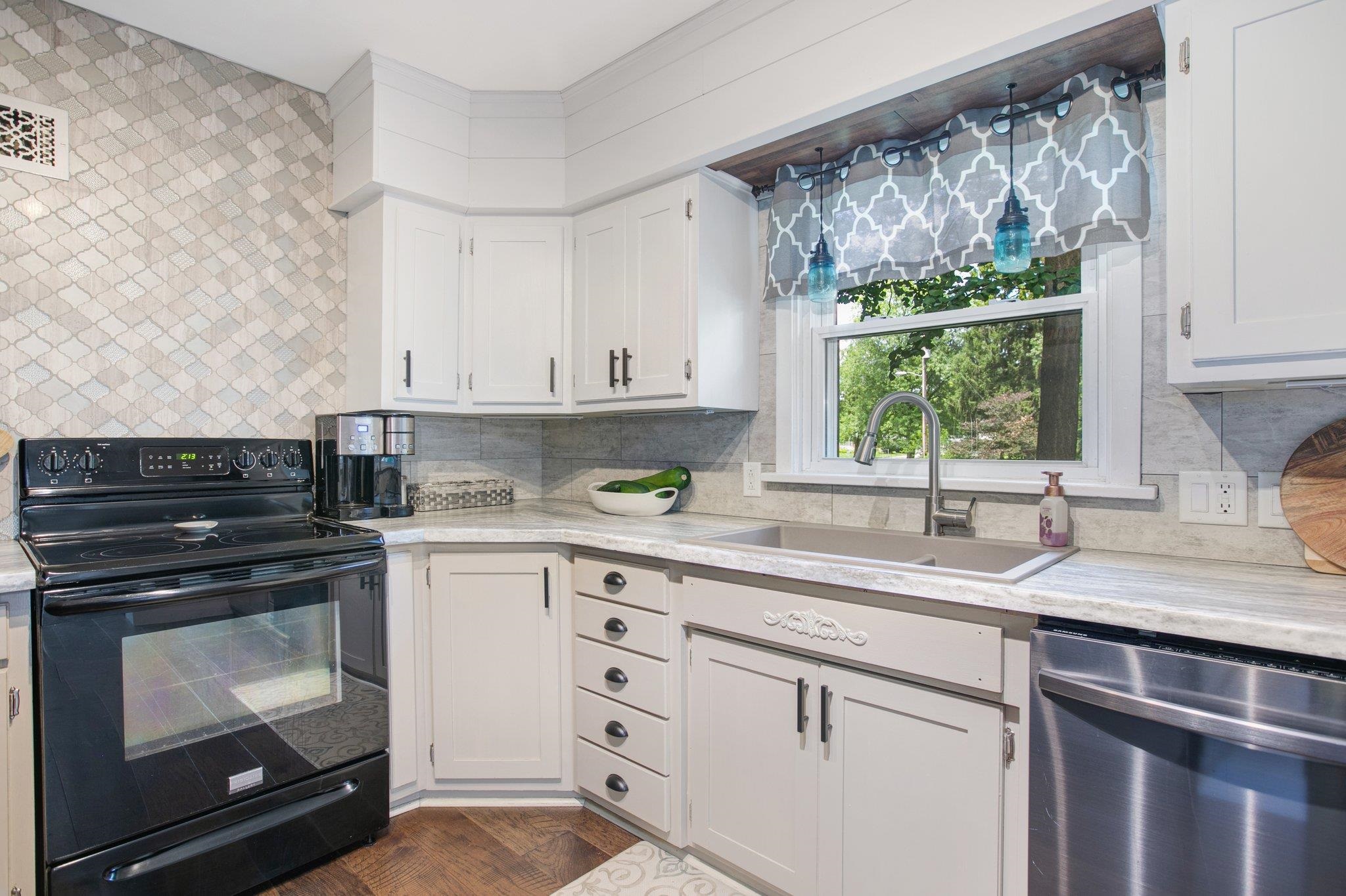 23255 Greenleaf