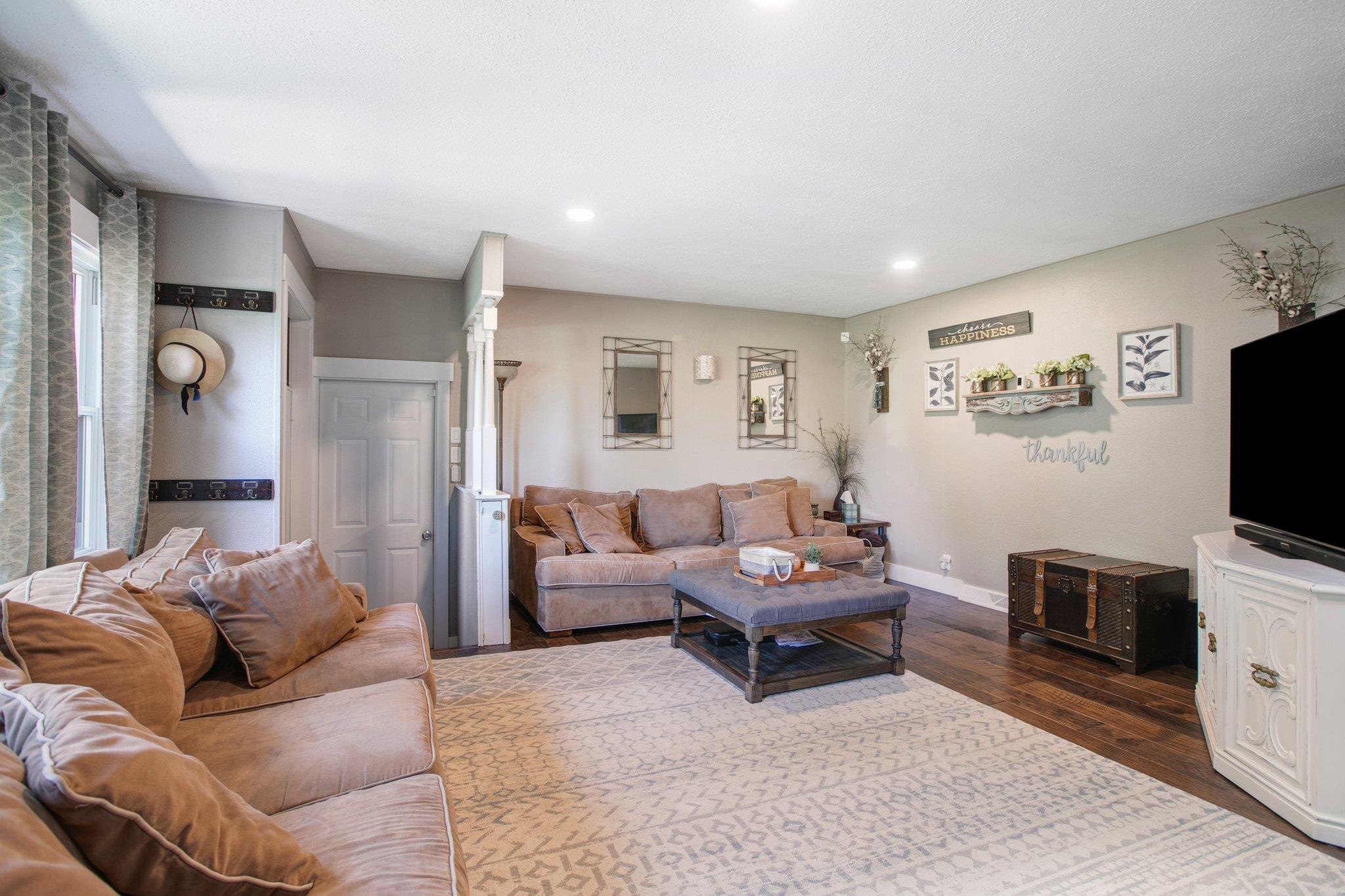 23255 Greenleaf