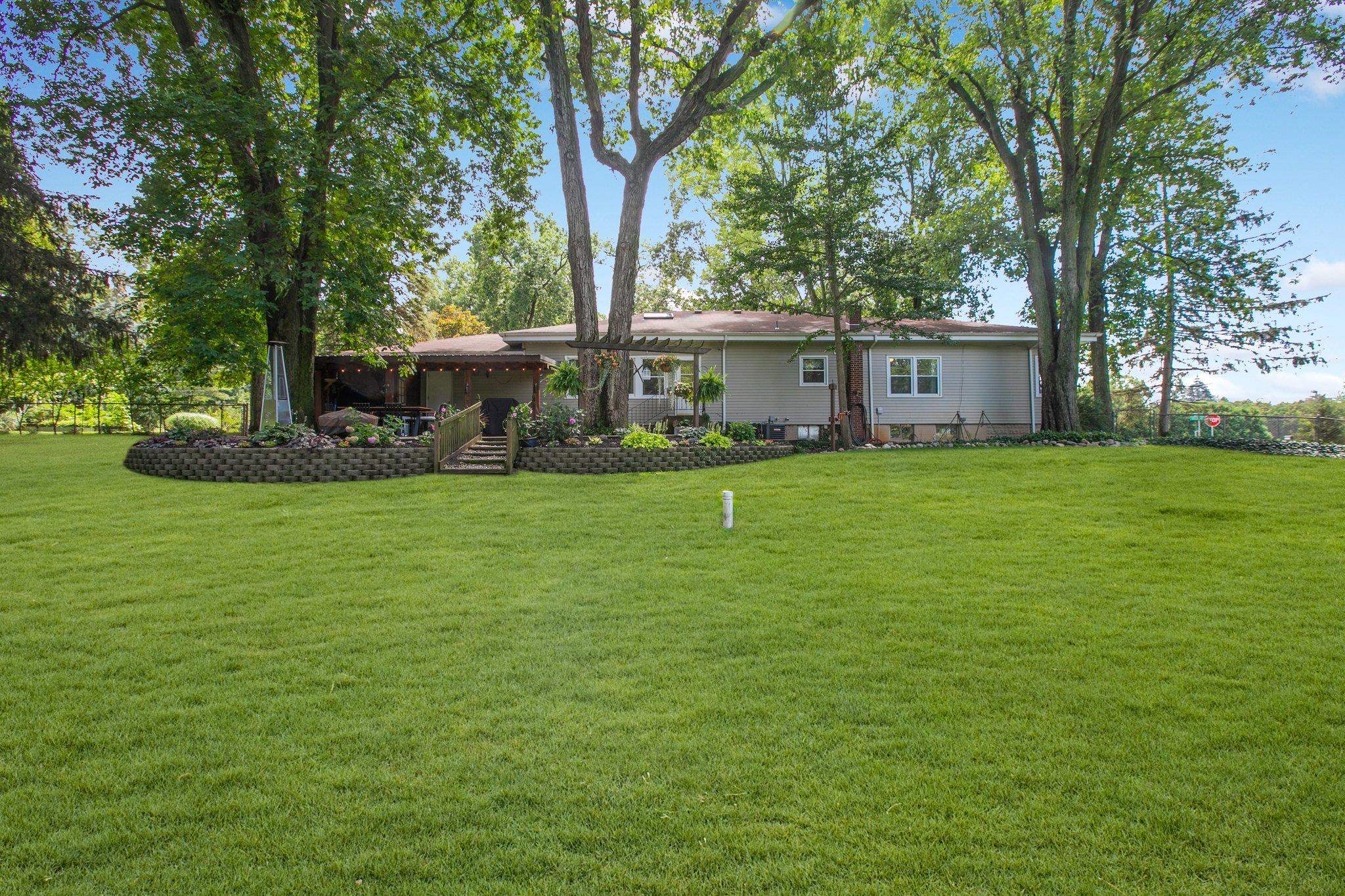 23255 Greenleaf