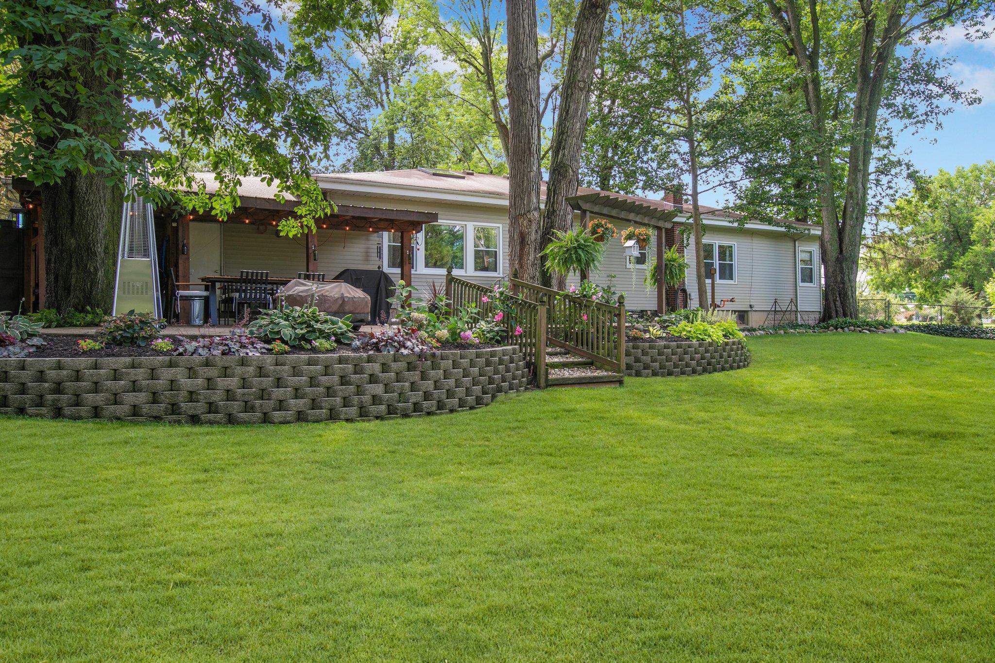 23255 Greenleaf