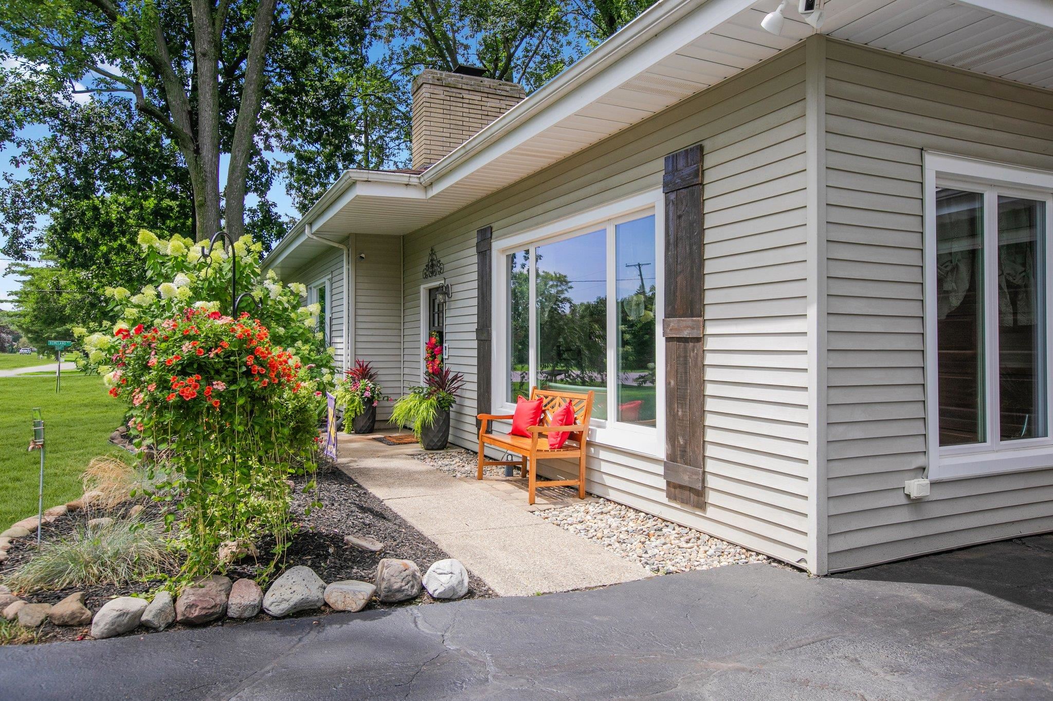 23255 Greenleaf