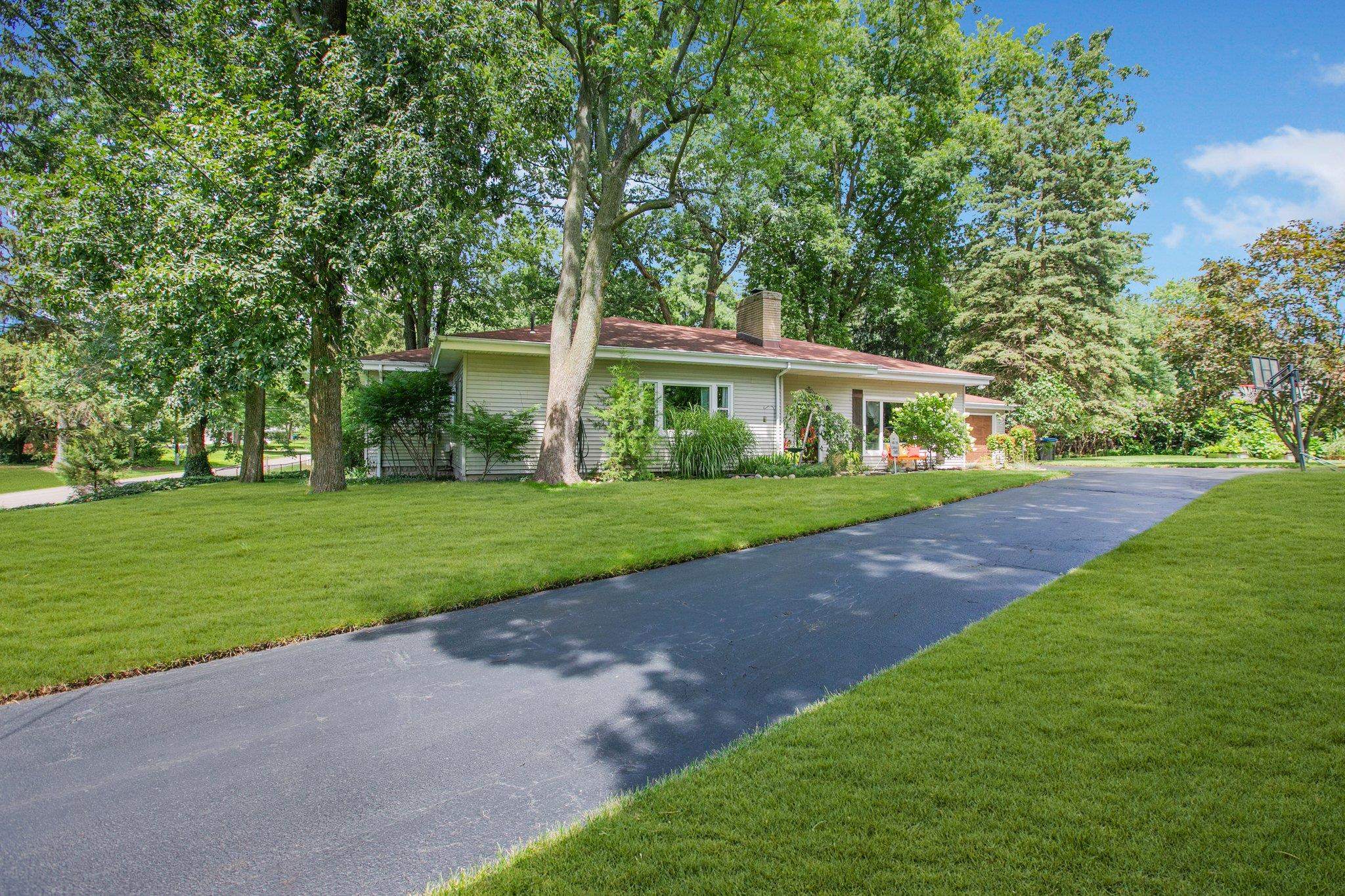 23255 Greenleaf