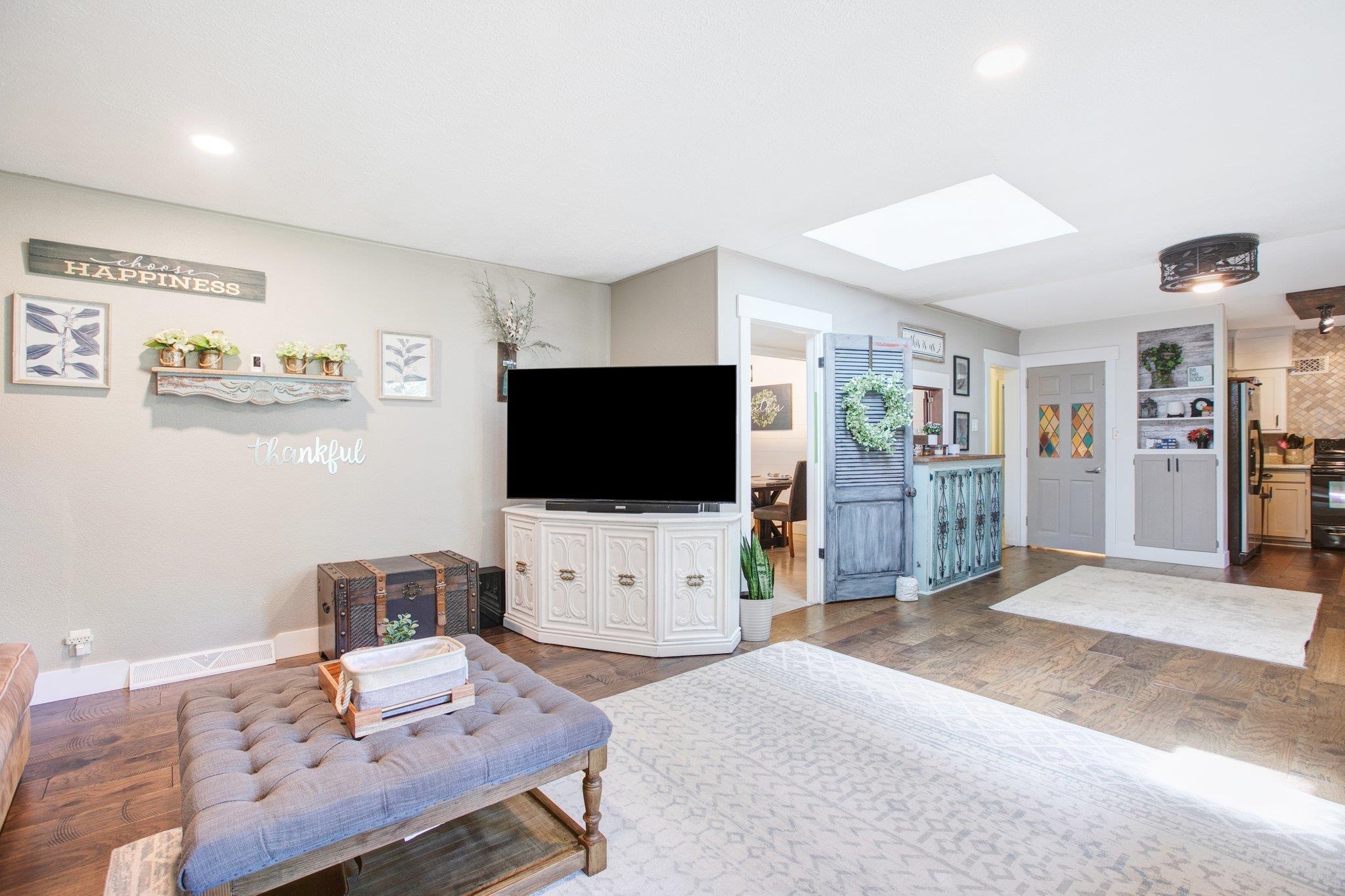23255 Greenleaf
