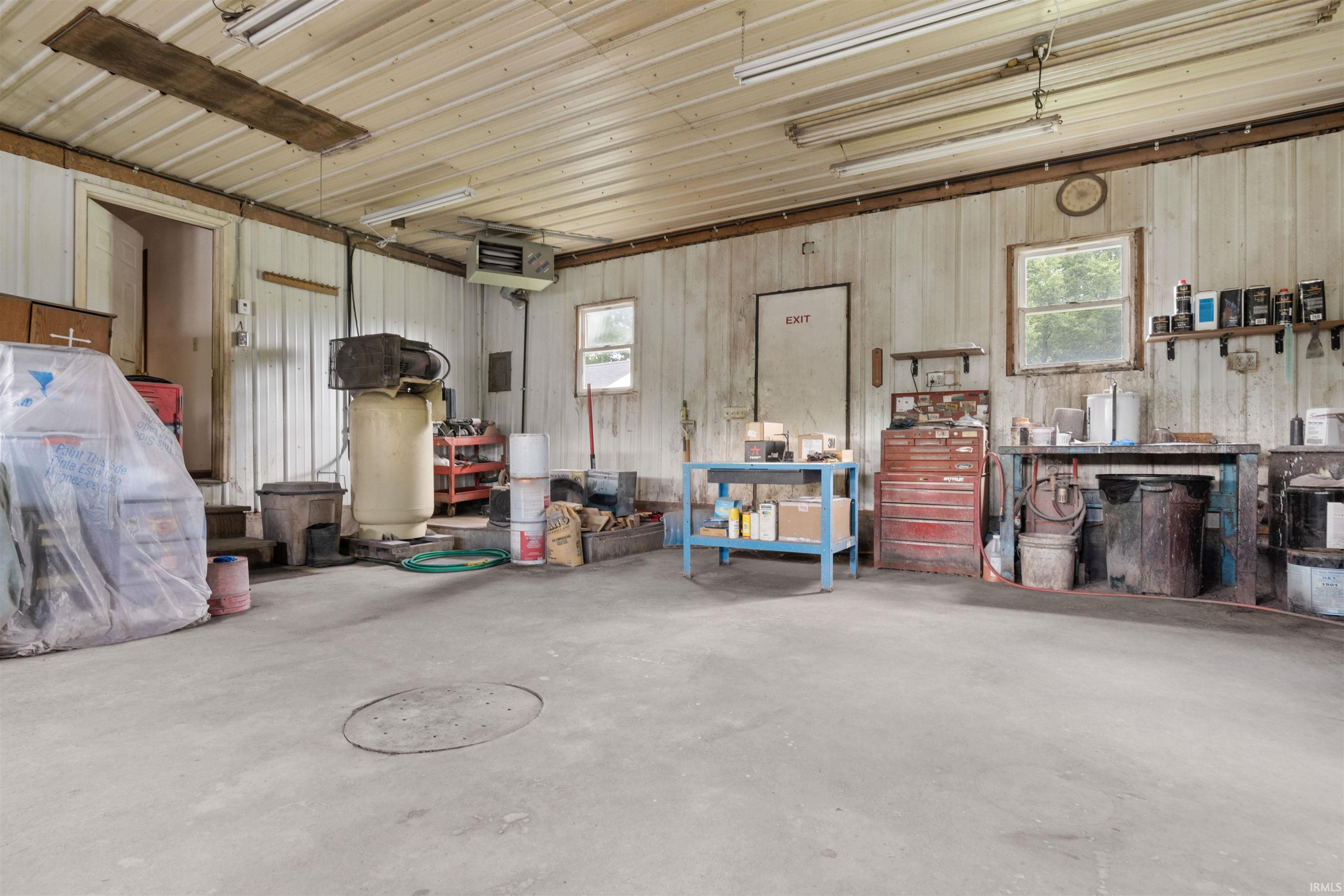 10619 Packerton