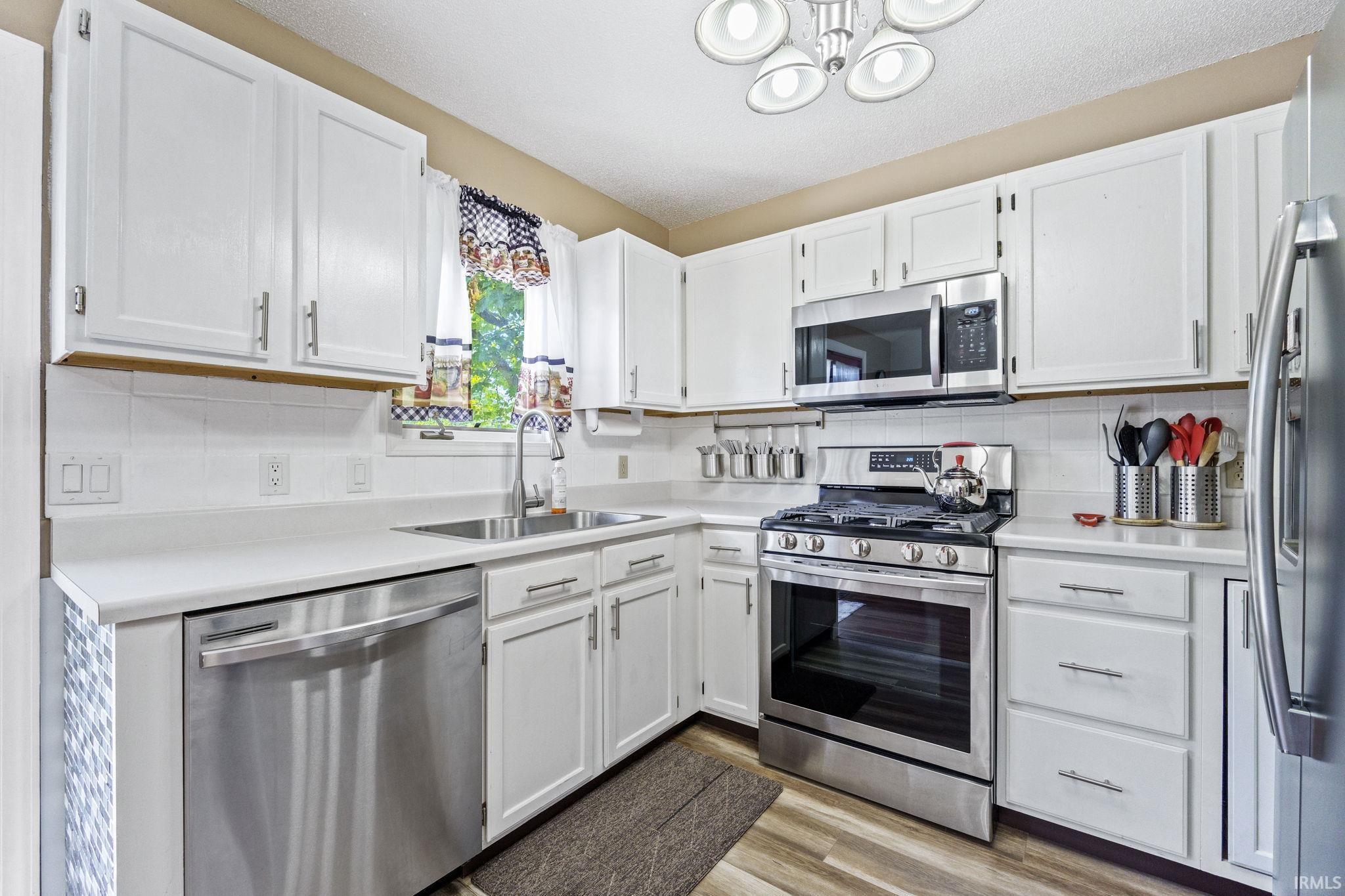 8017 Silver Springs
