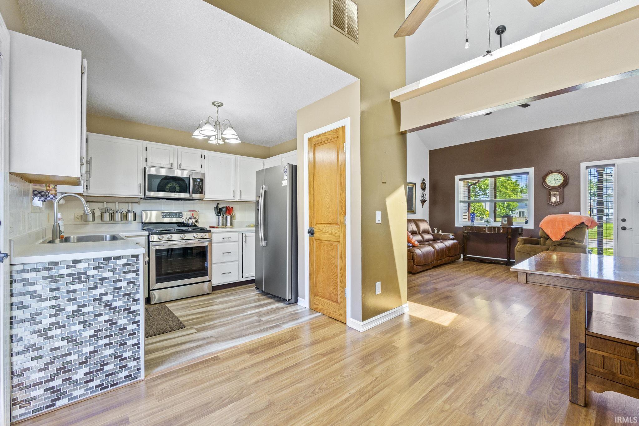 8017 Silver Springs