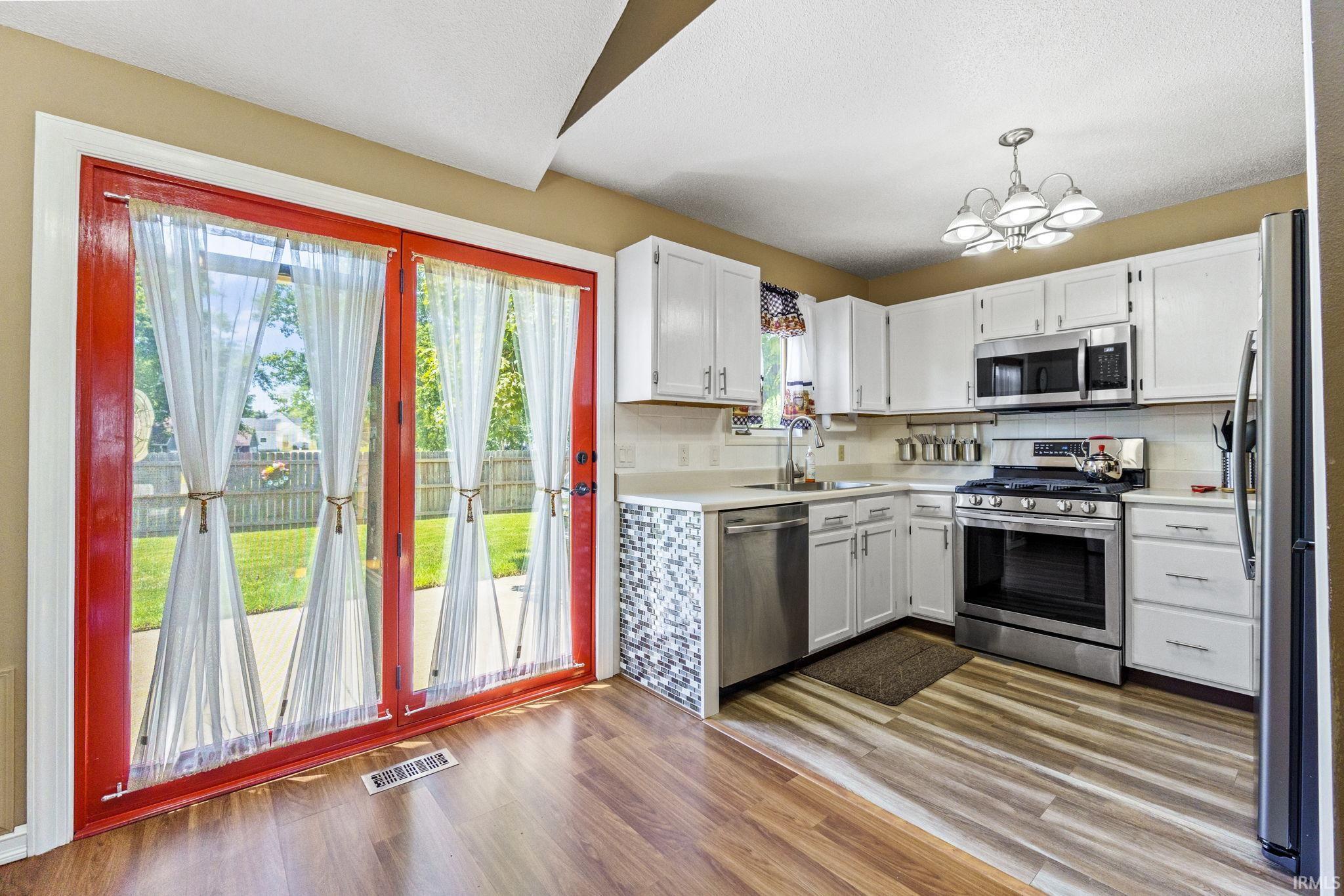 8017 Silver Springs