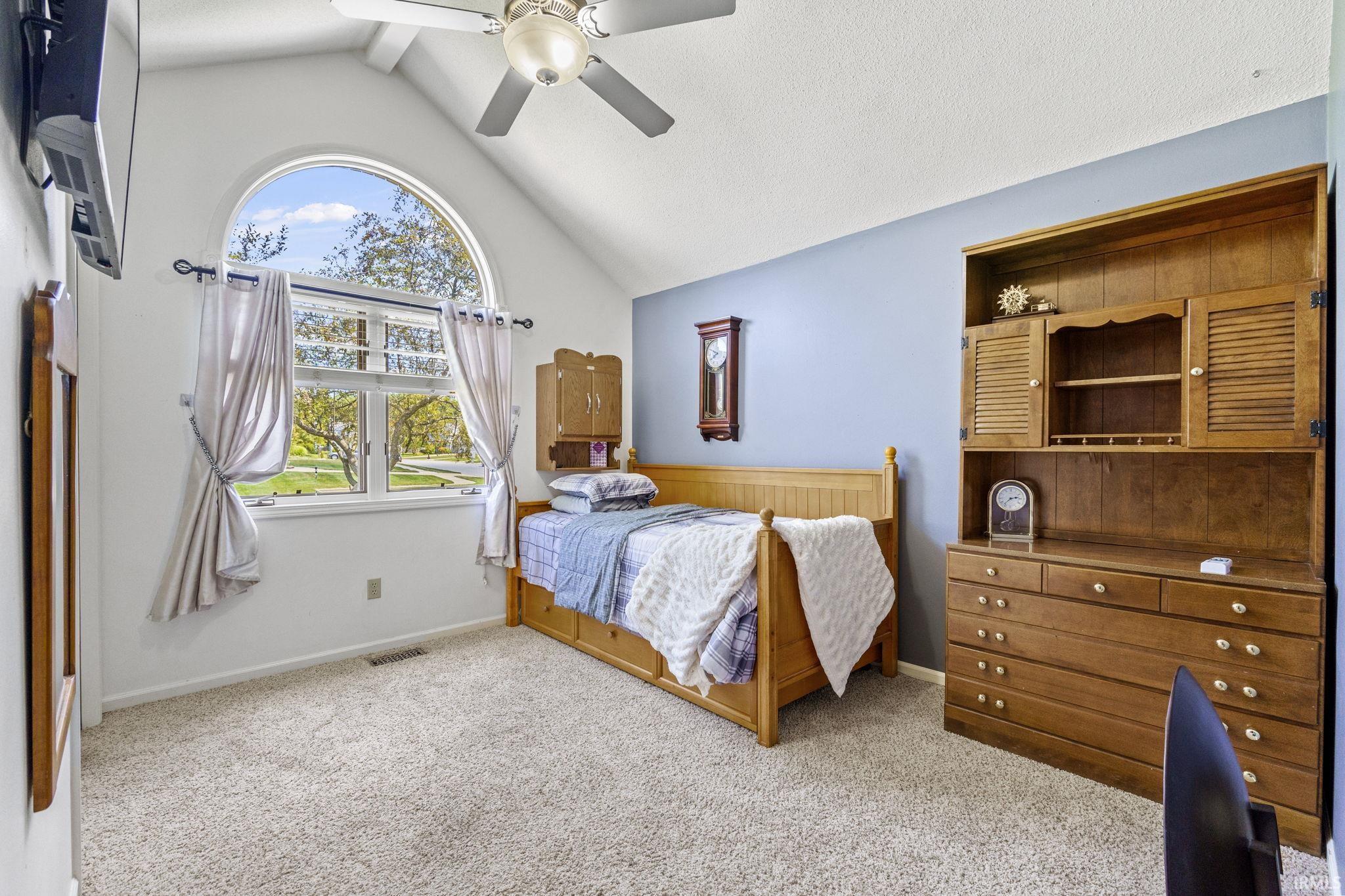 8017 Silver Springs