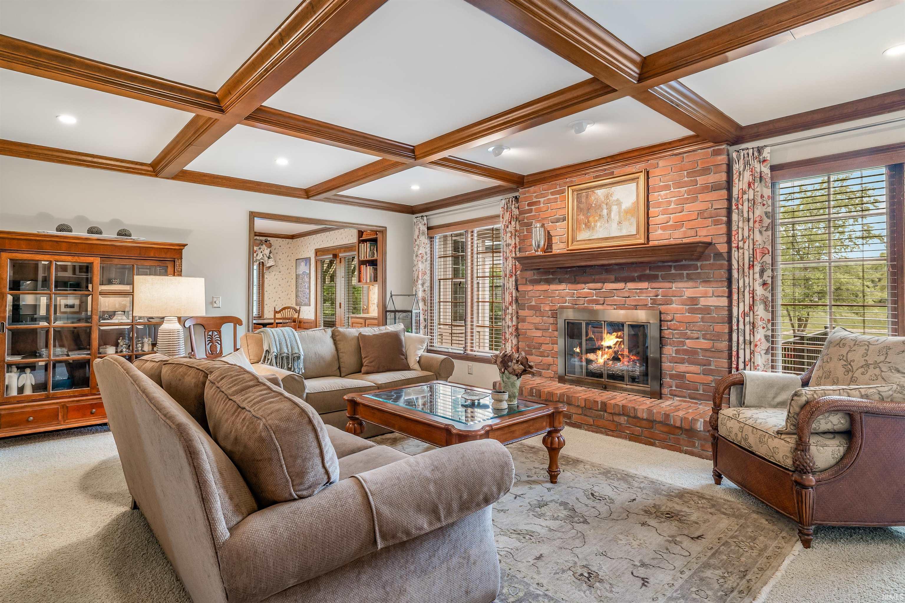 6911 Pine Gate