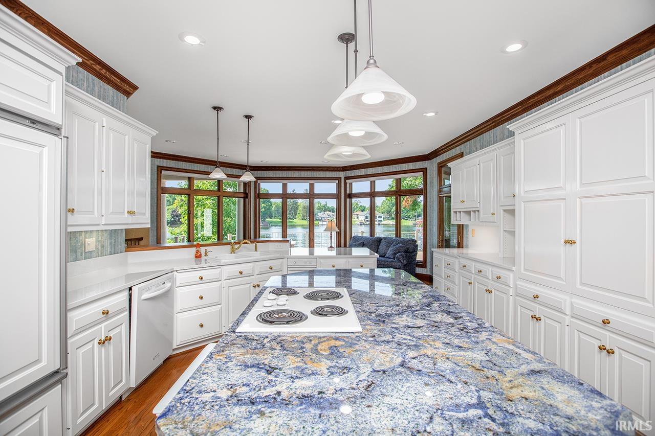 2505 Greenleaf