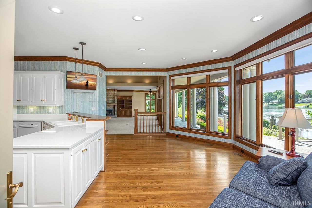 2505 Greenleaf