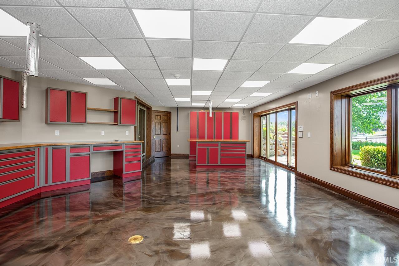 2505 Greenleaf