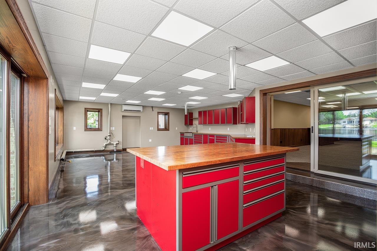 2505 Greenleaf