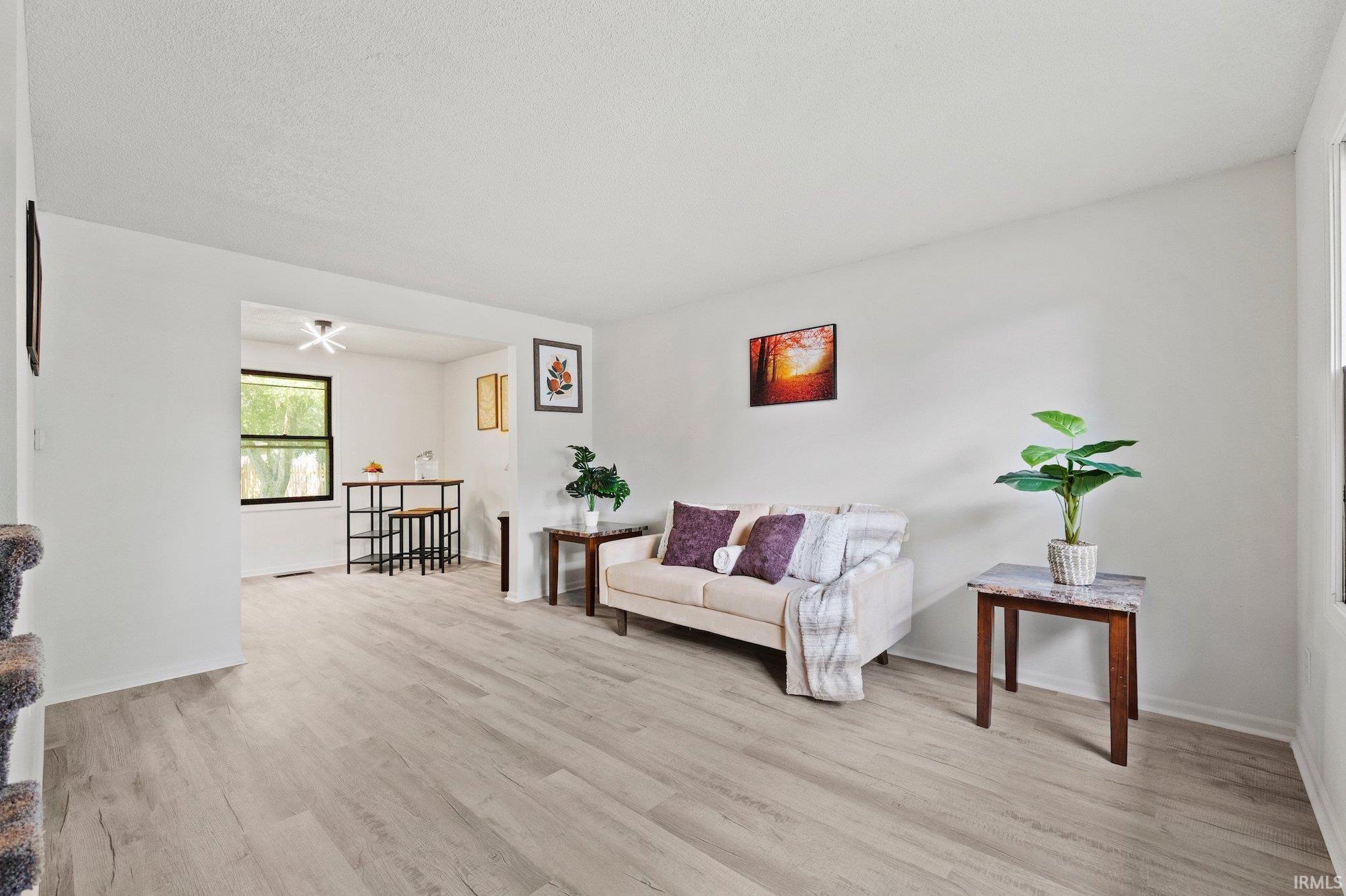 8211 Roxboro