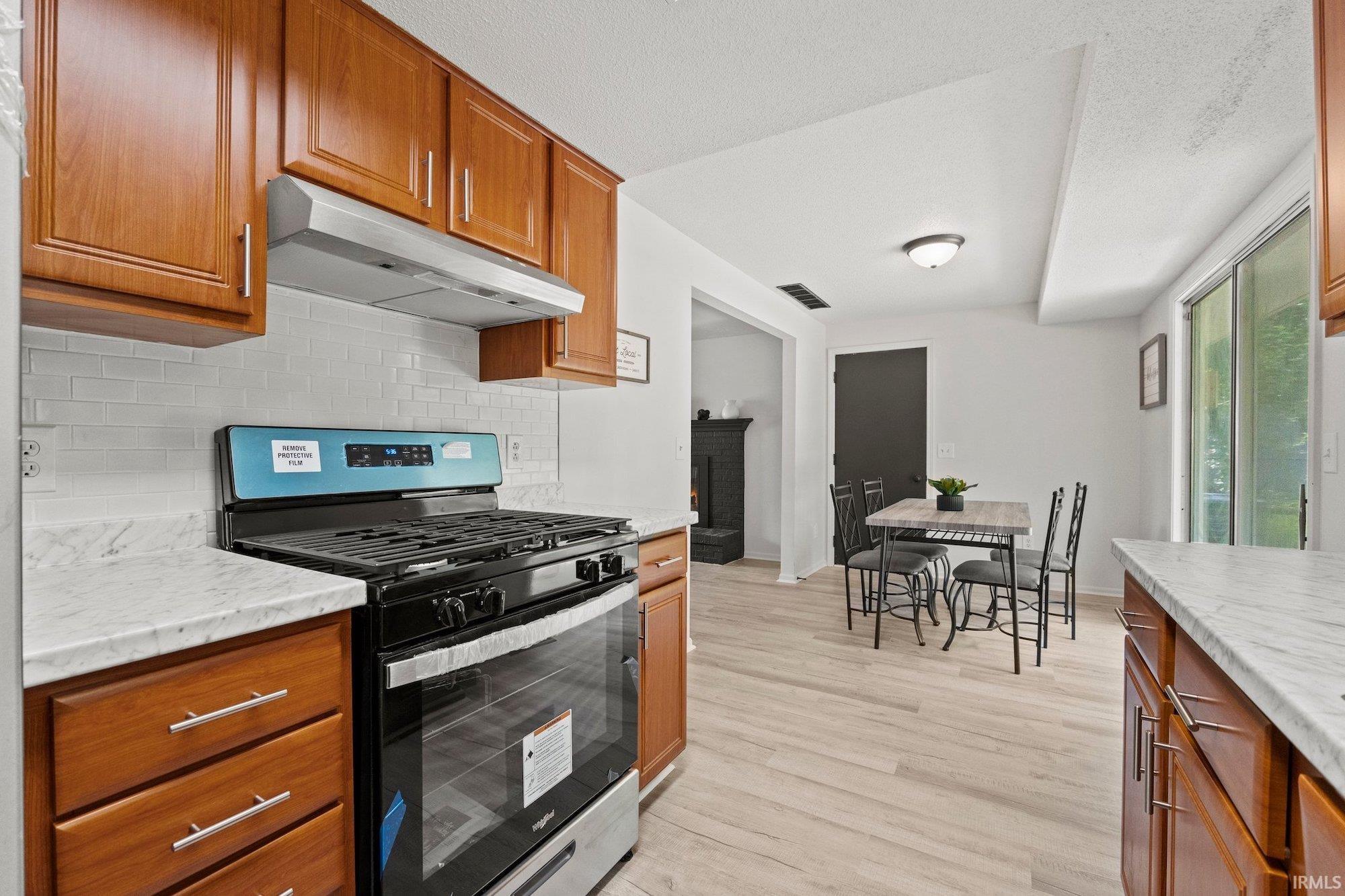 8211 Roxboro
