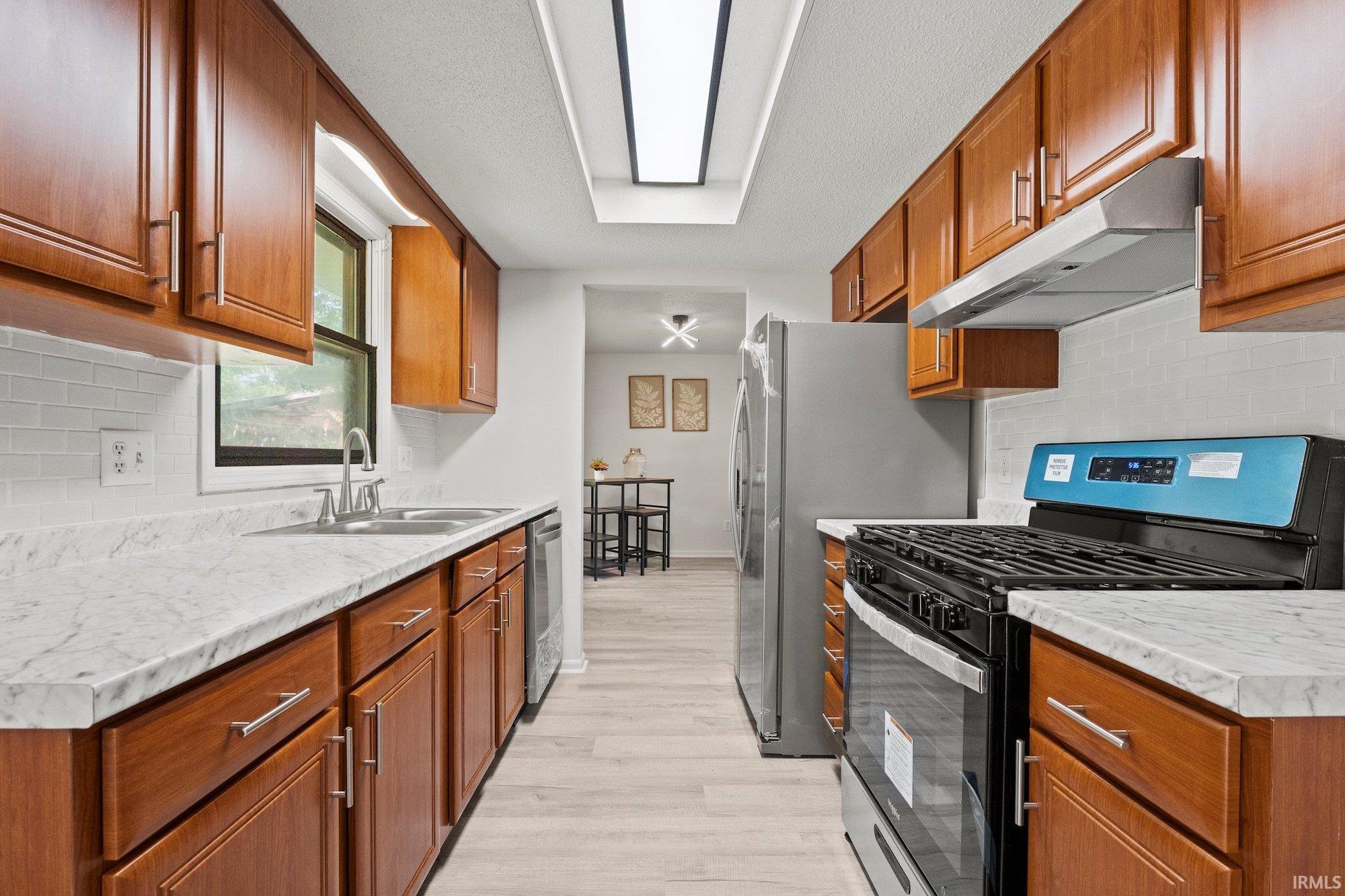 8211 Roxboro