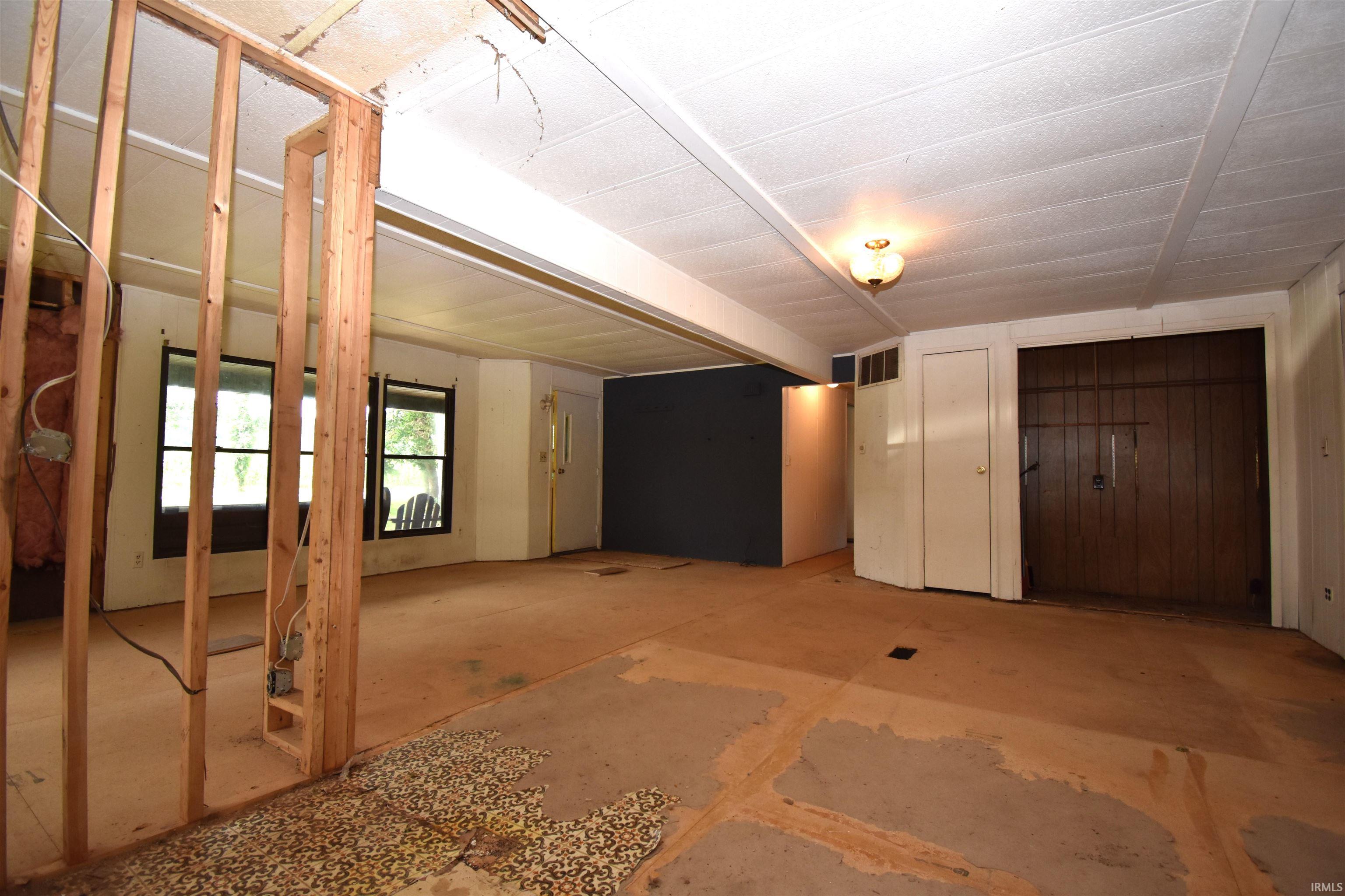 2032 441 South