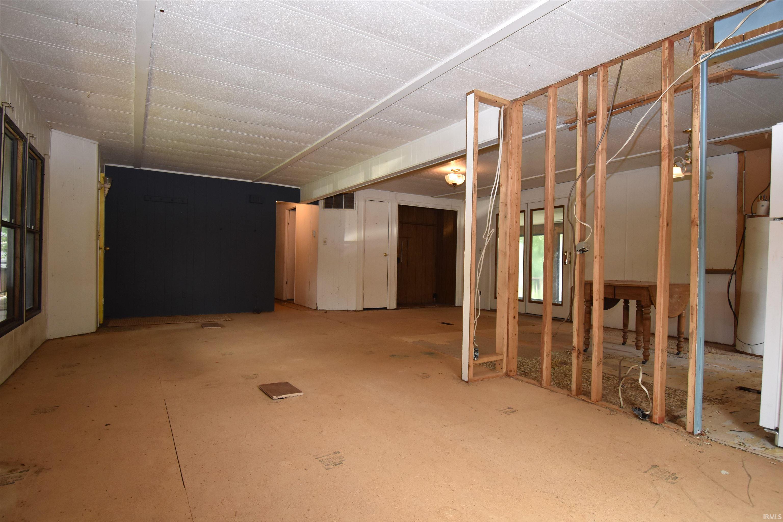 2032 441 South