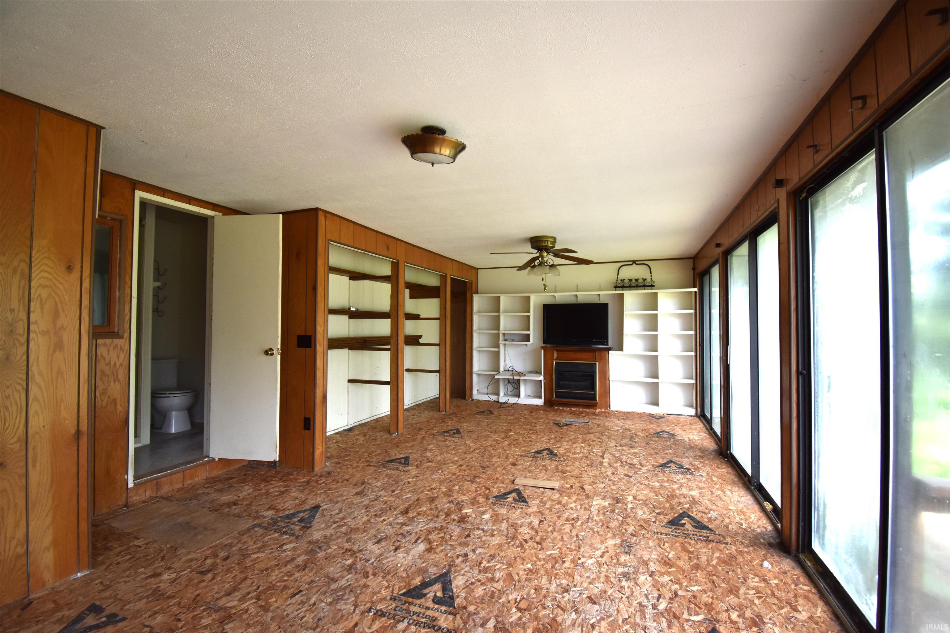 2032 441 South