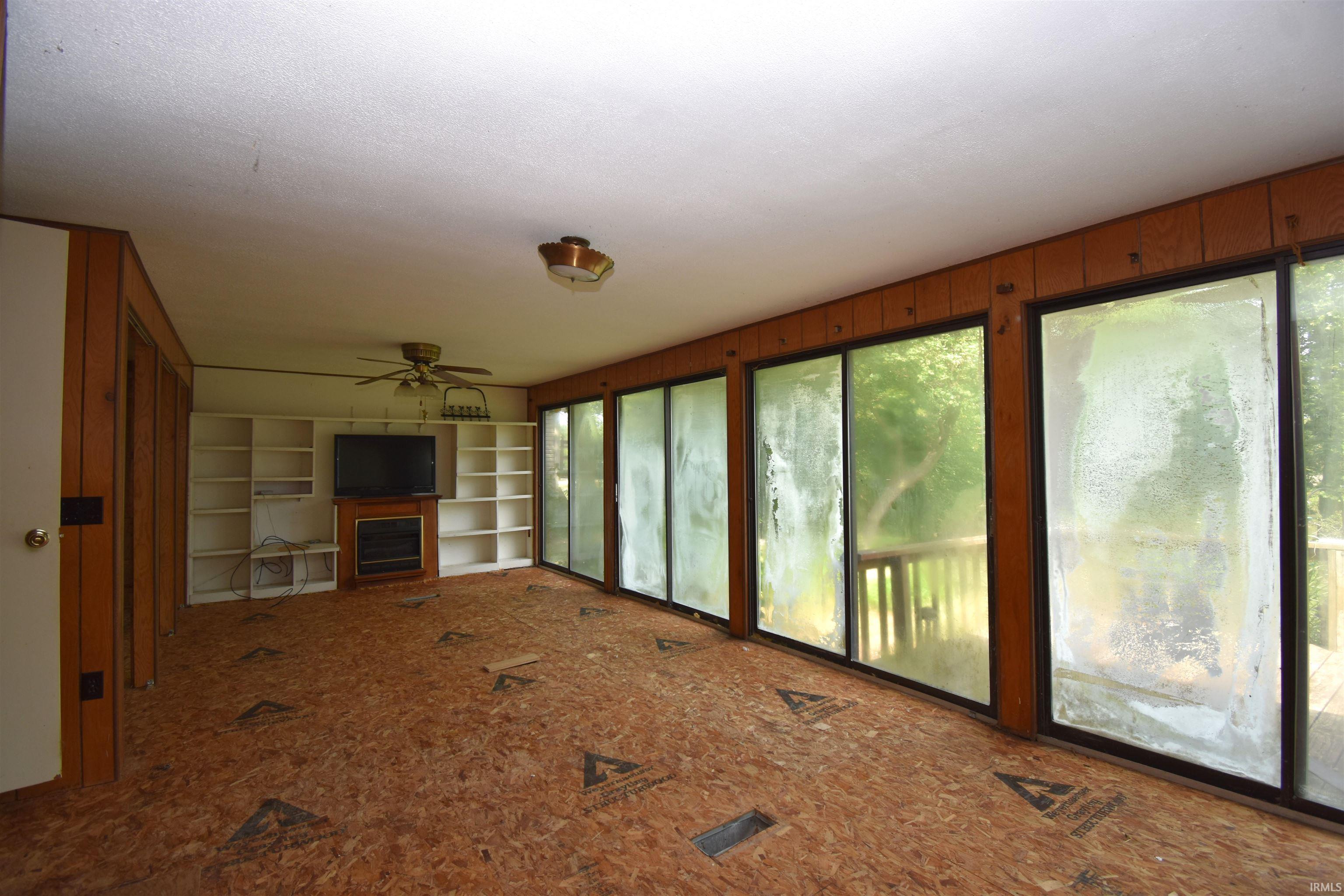 2032 441 South