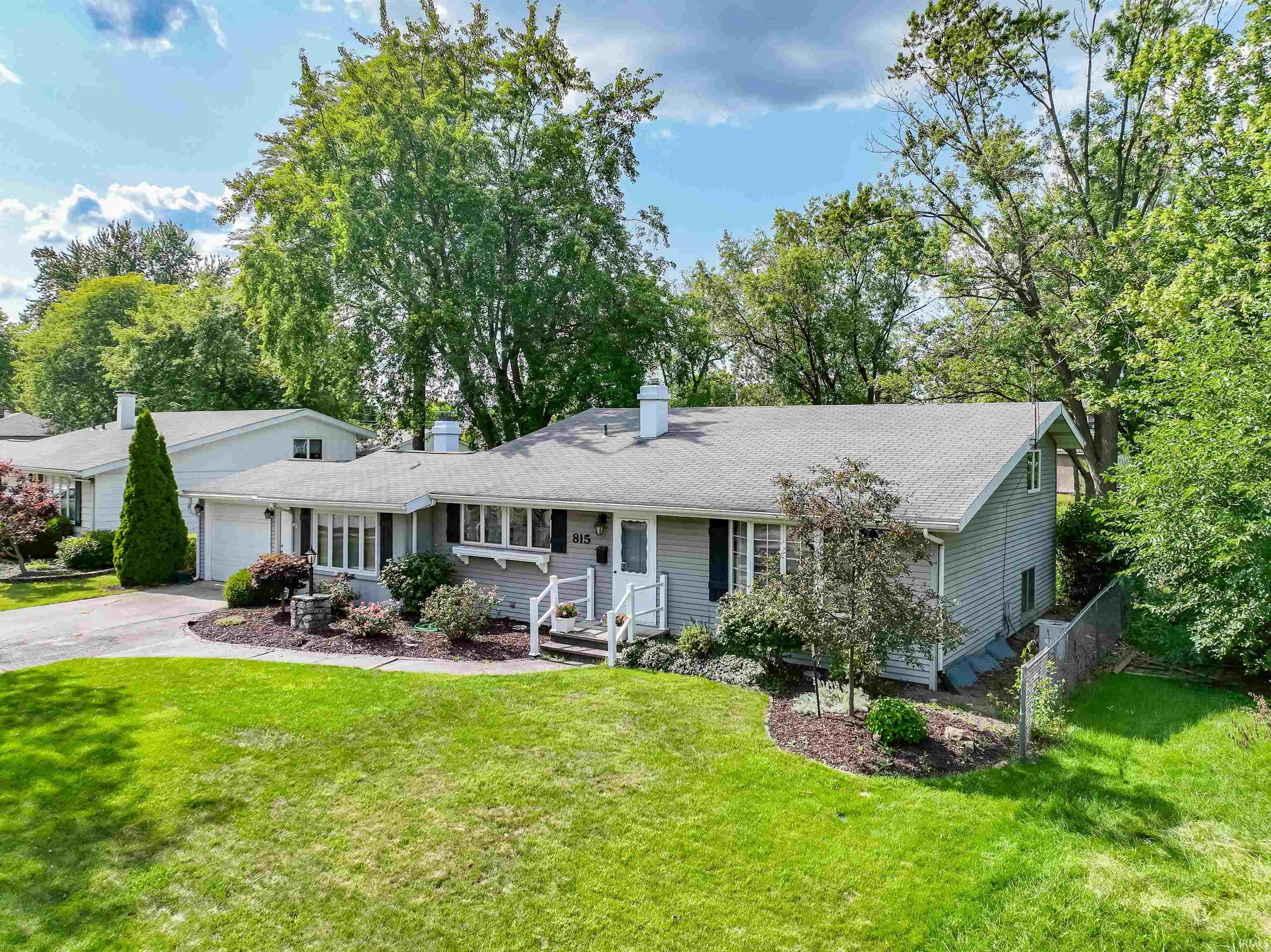 815 Elnora