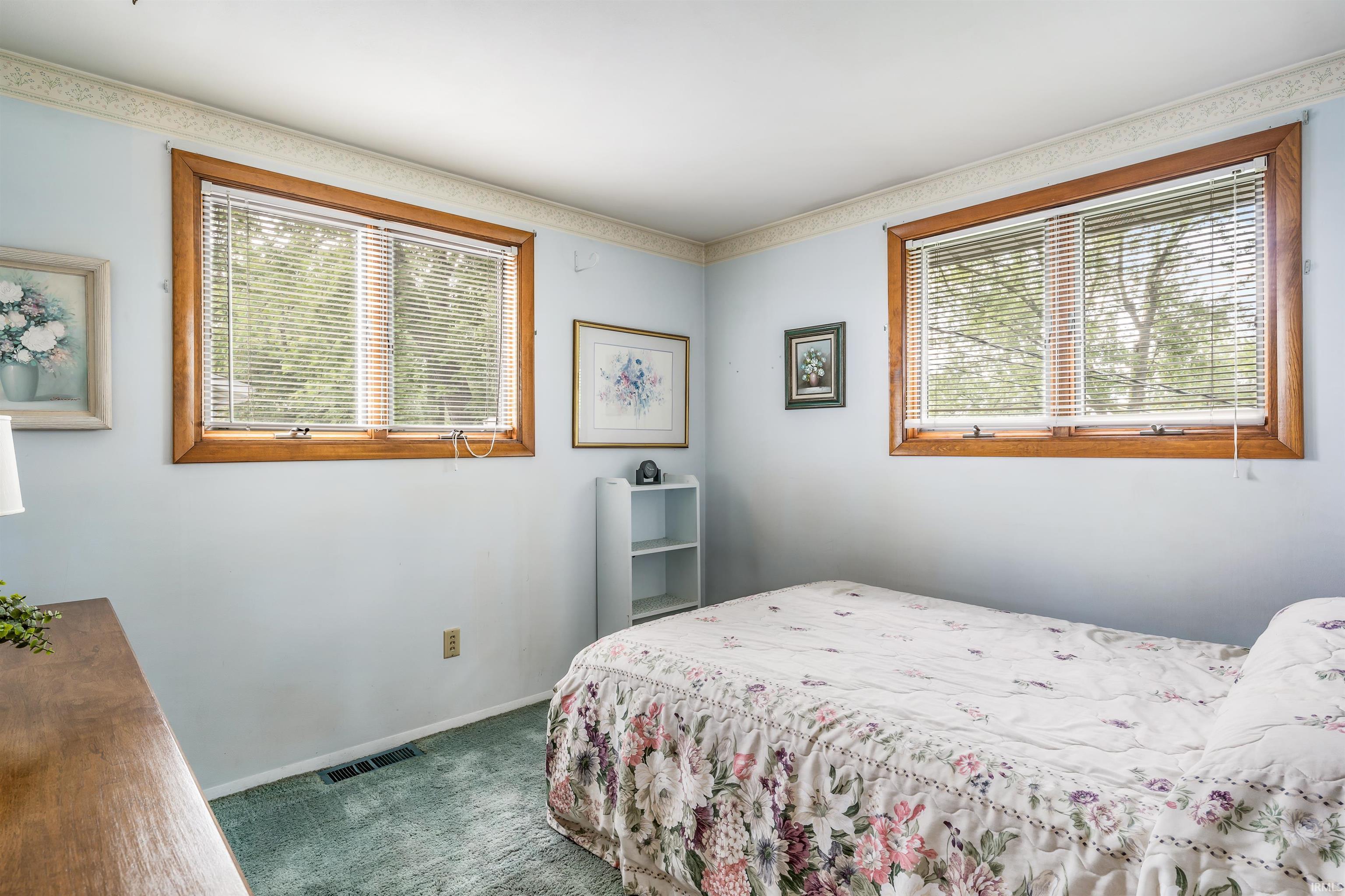 815 Elnora