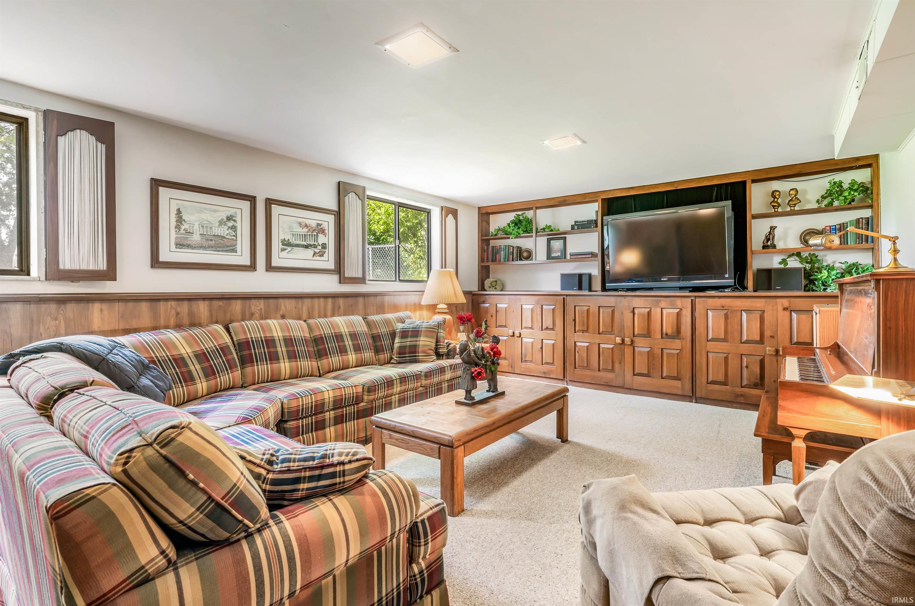 815 Elnora