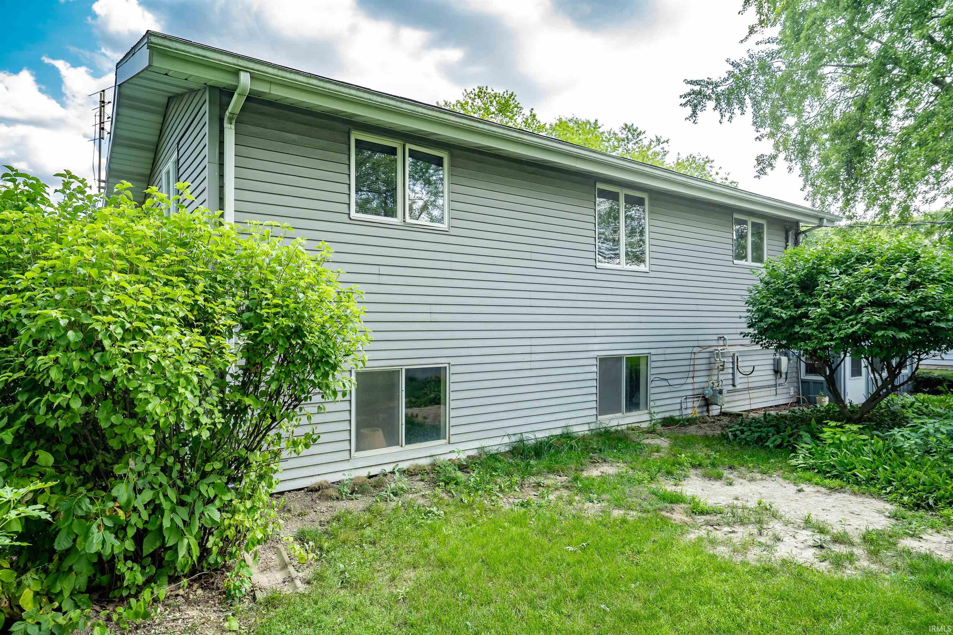815 Elnora