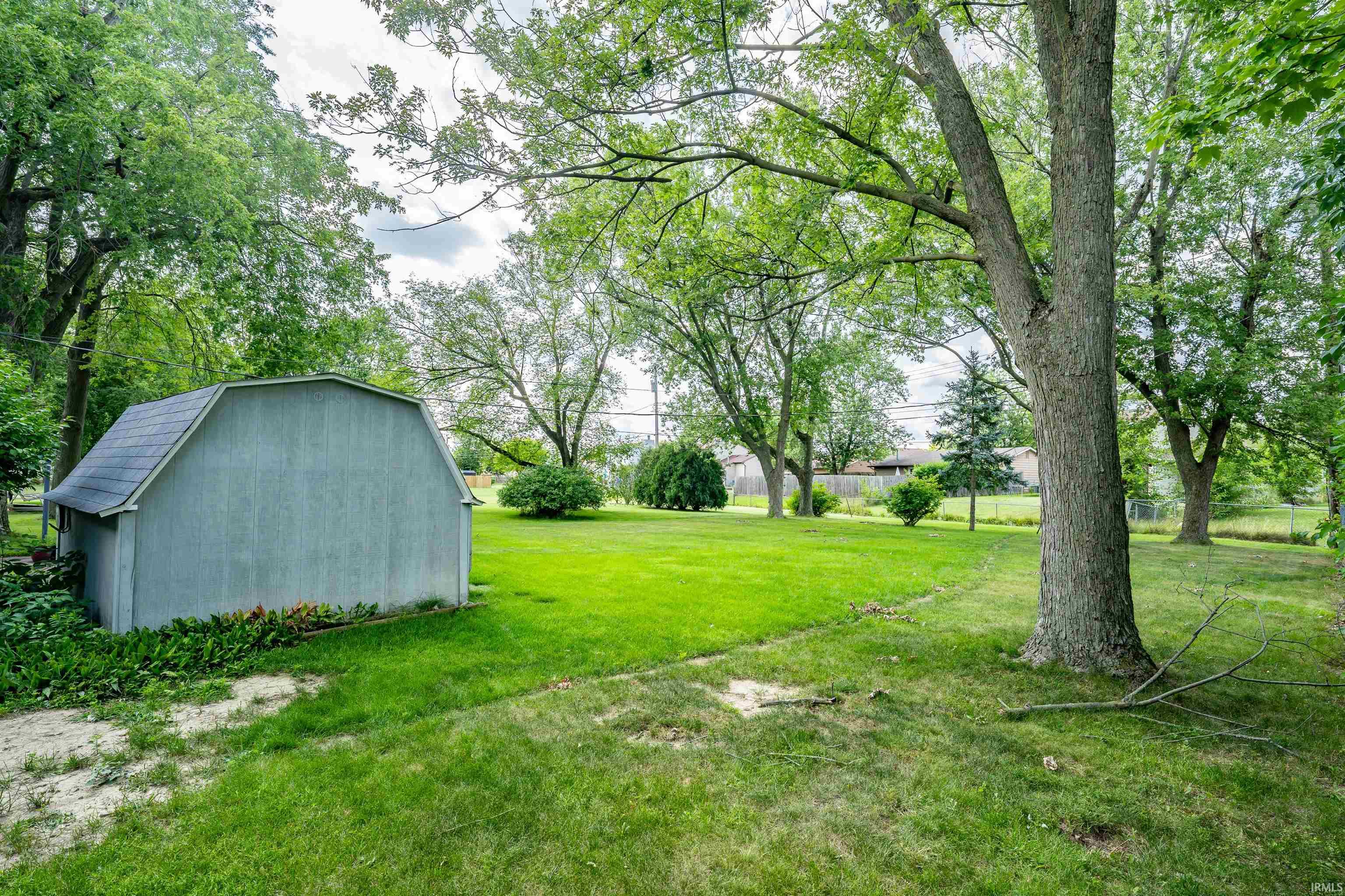 815 Elnora