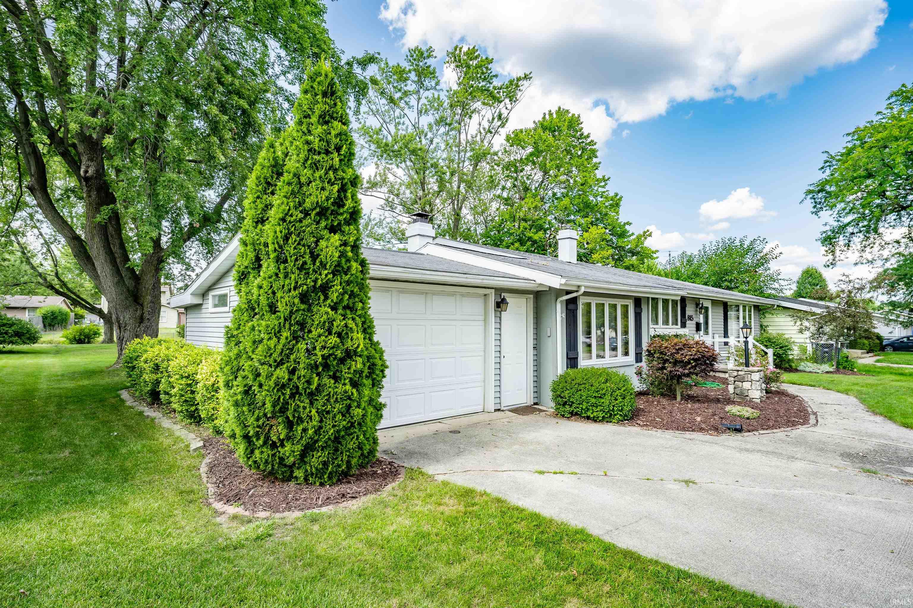 815 Elnora