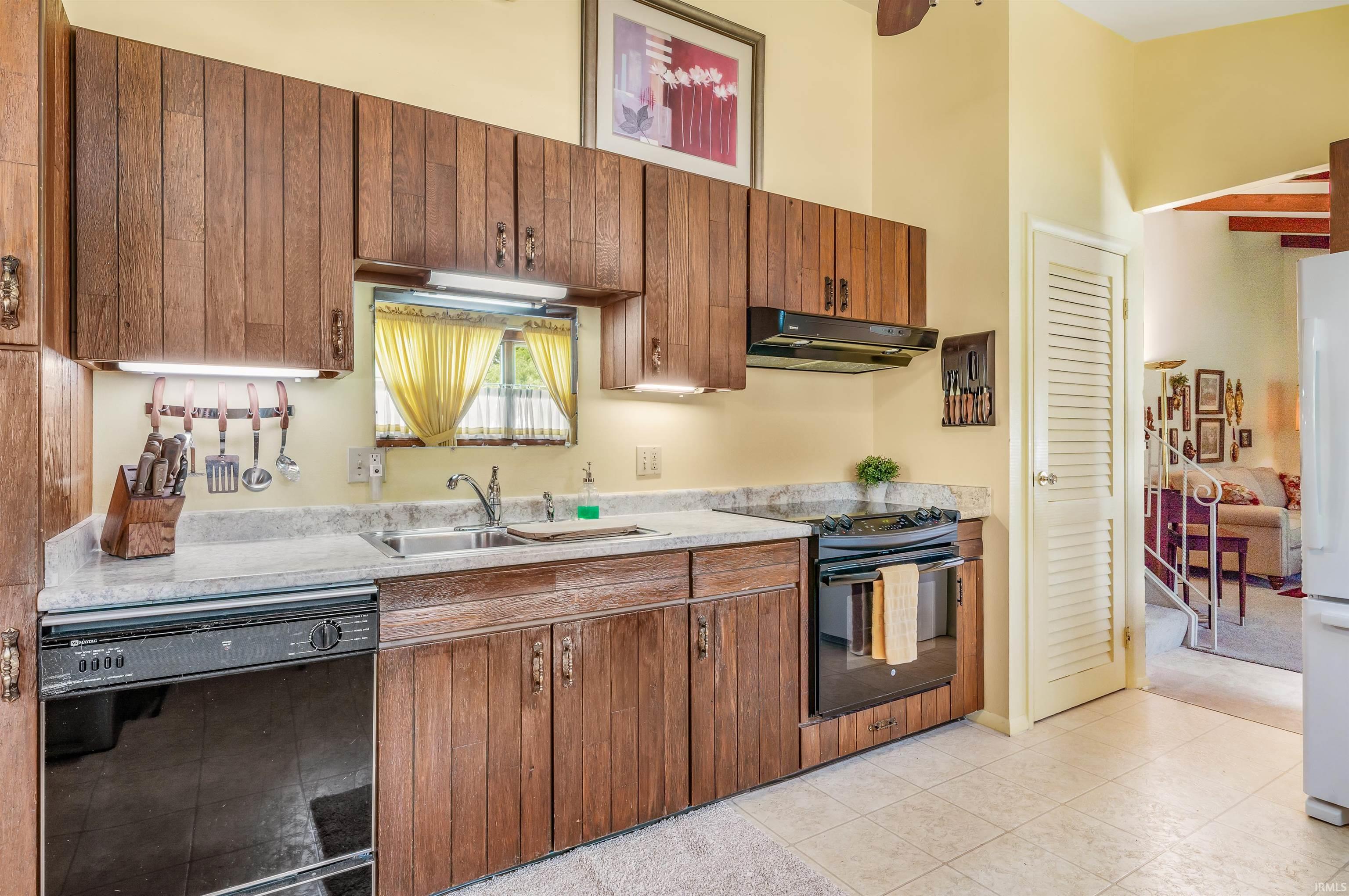 815 Elnora