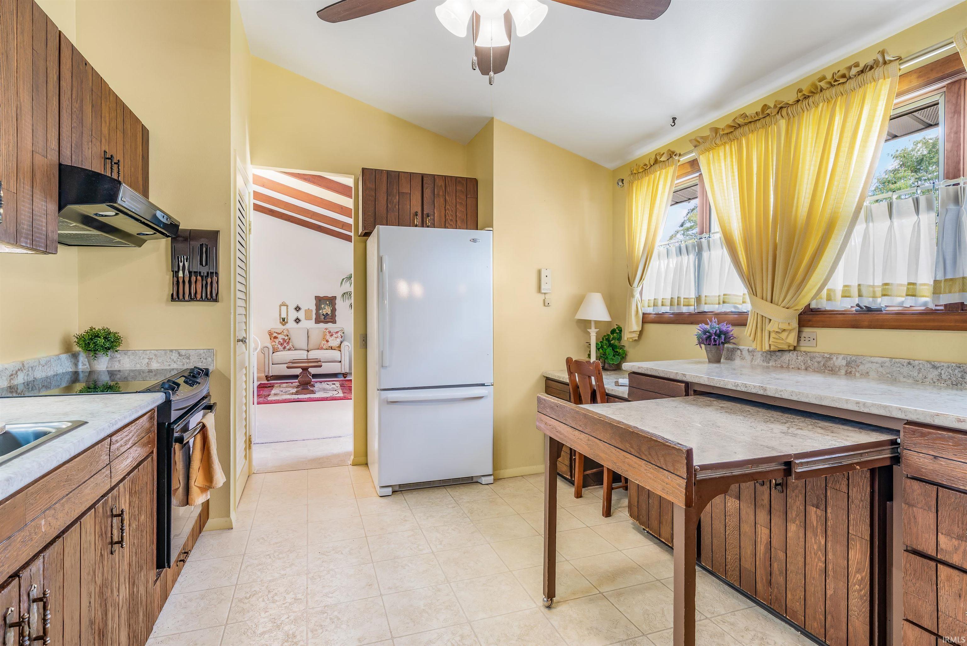 815 Elnora