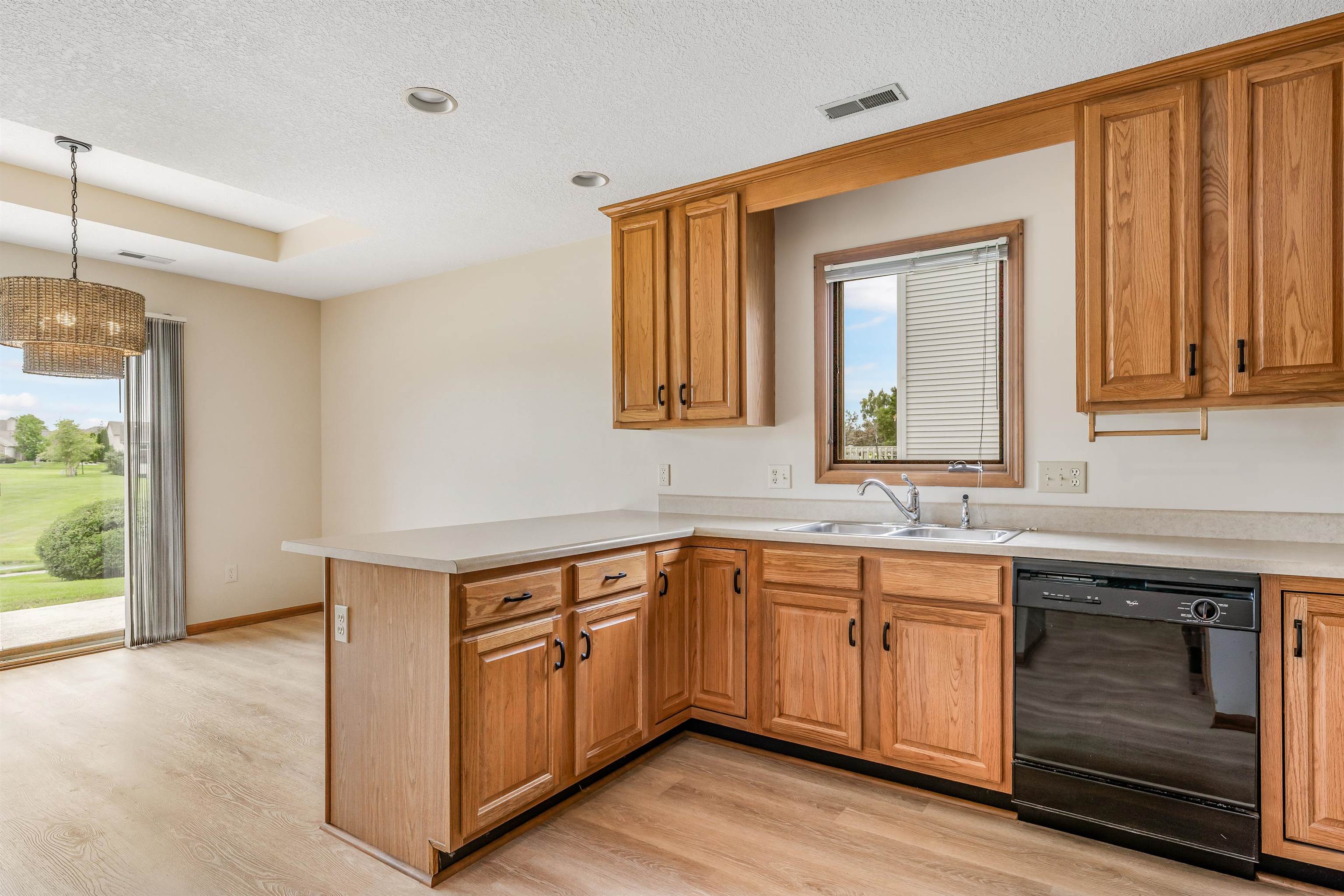 9909 Winding Creek