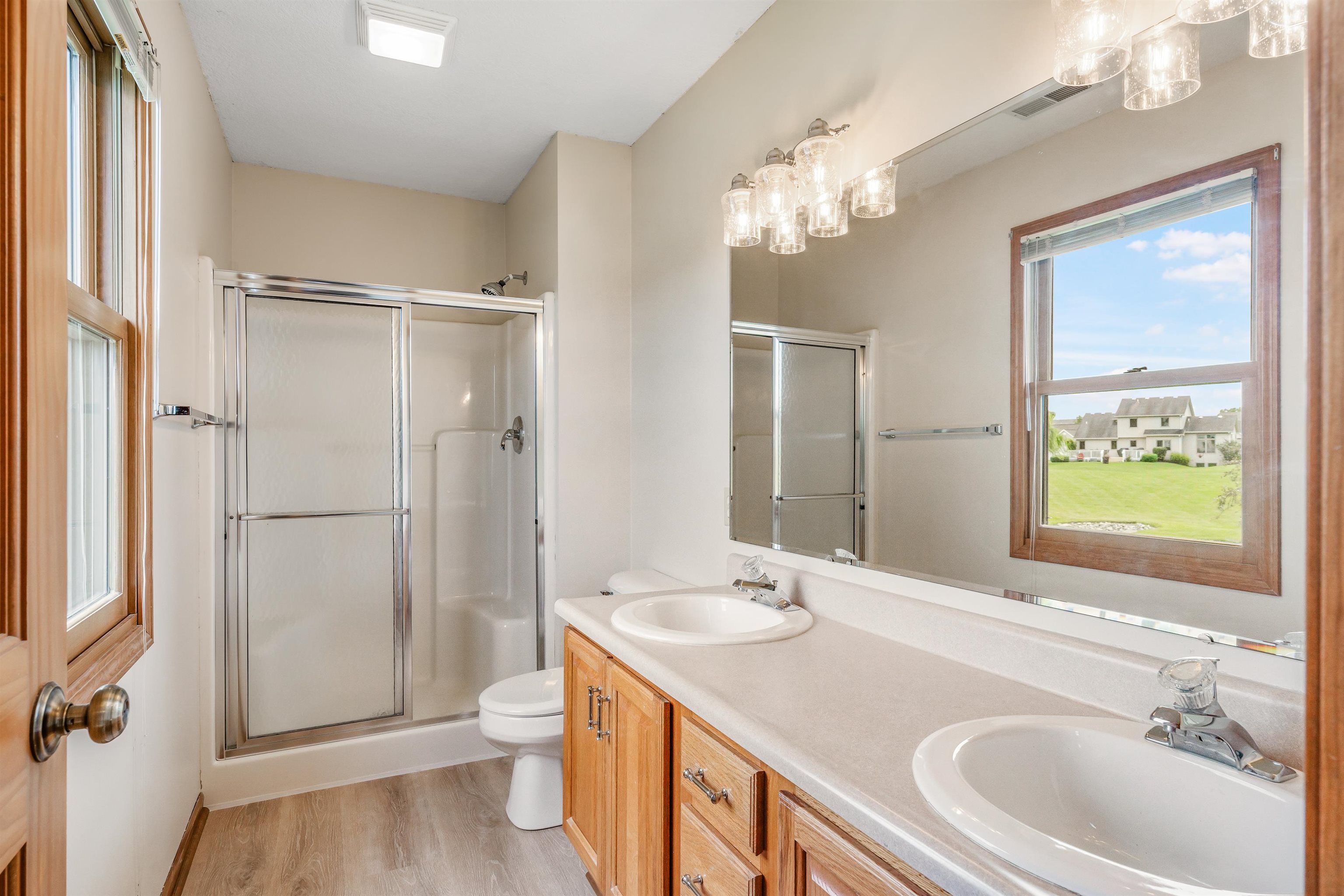 9909 Winding Creek