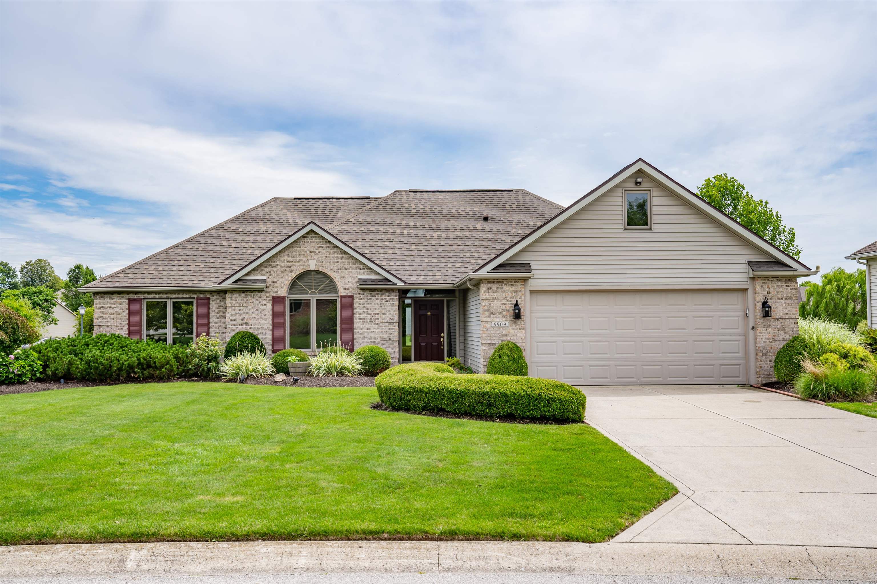 9909 Winding Creek