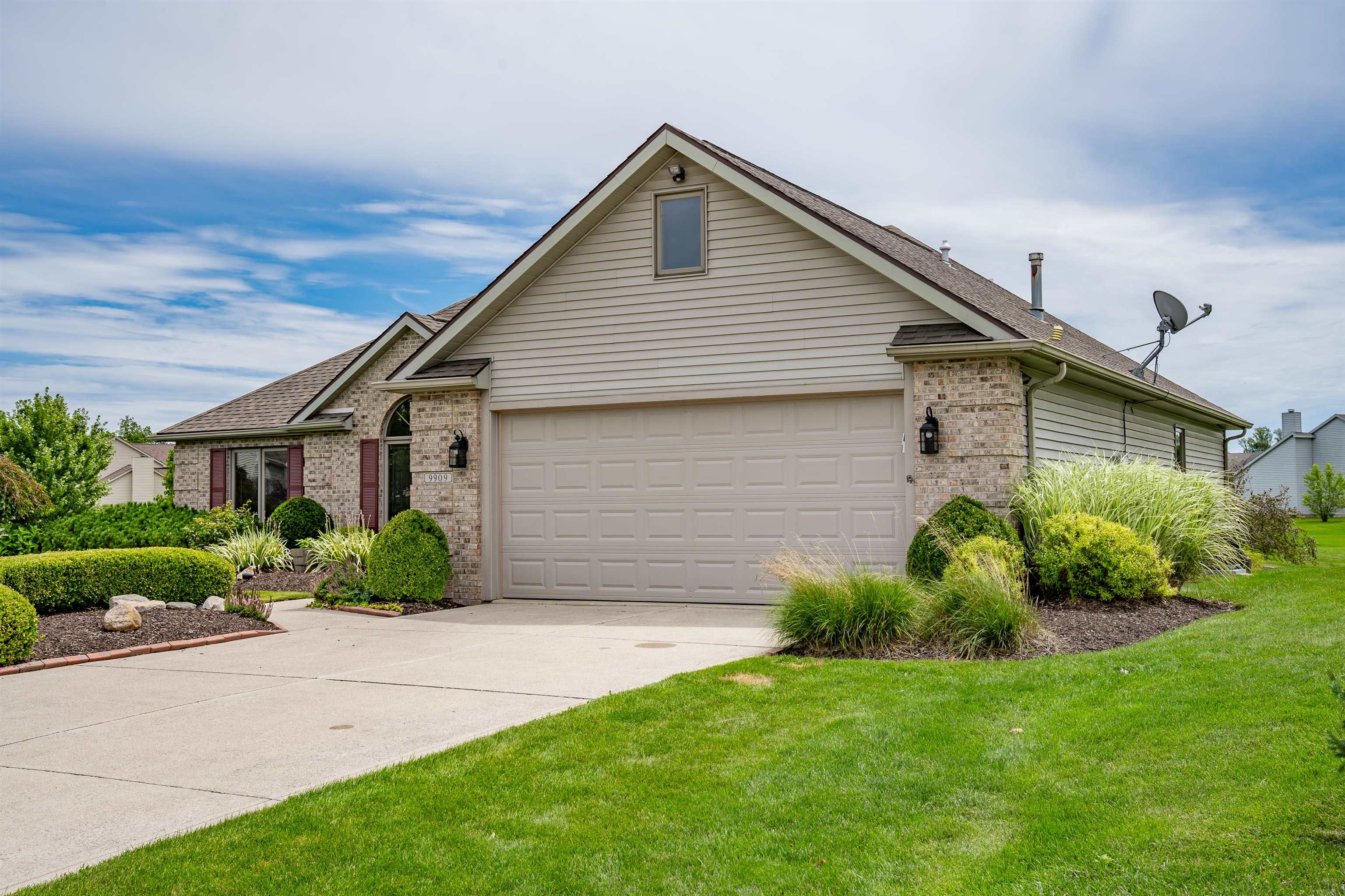 9909 Winding Creek