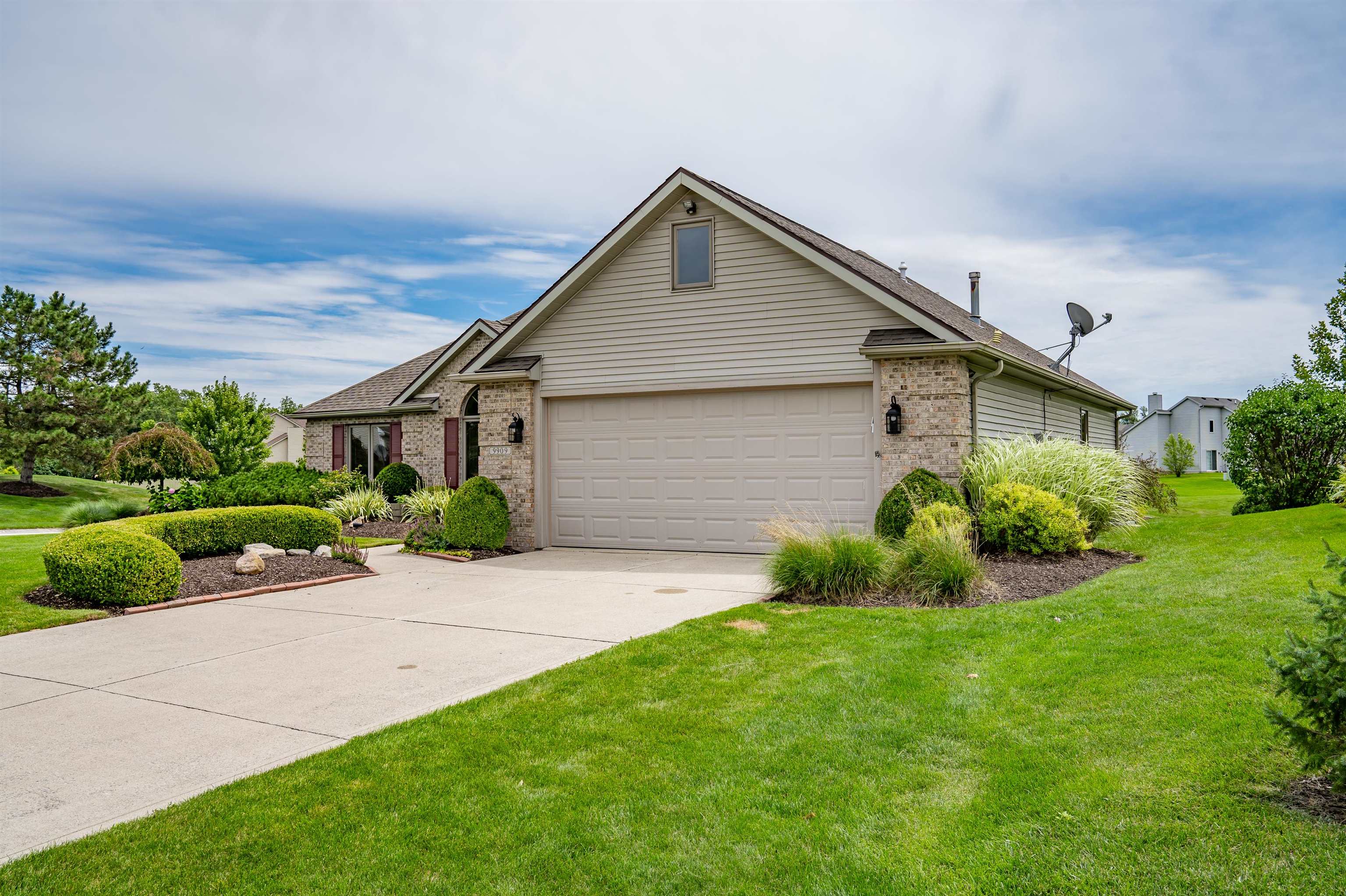 9909 Winding Creek