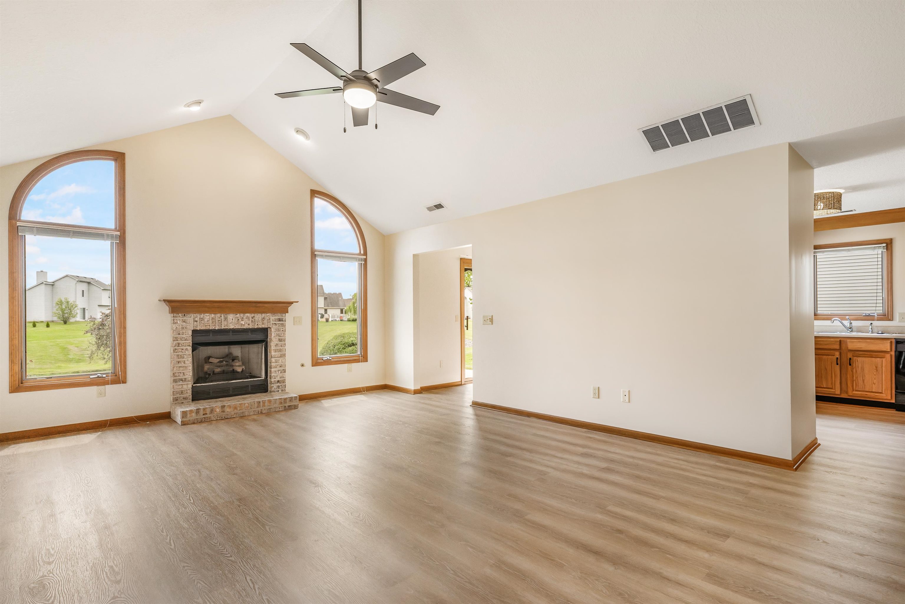9909 Winding Creek