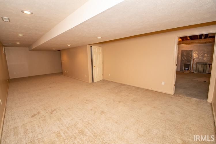 6303 Maple