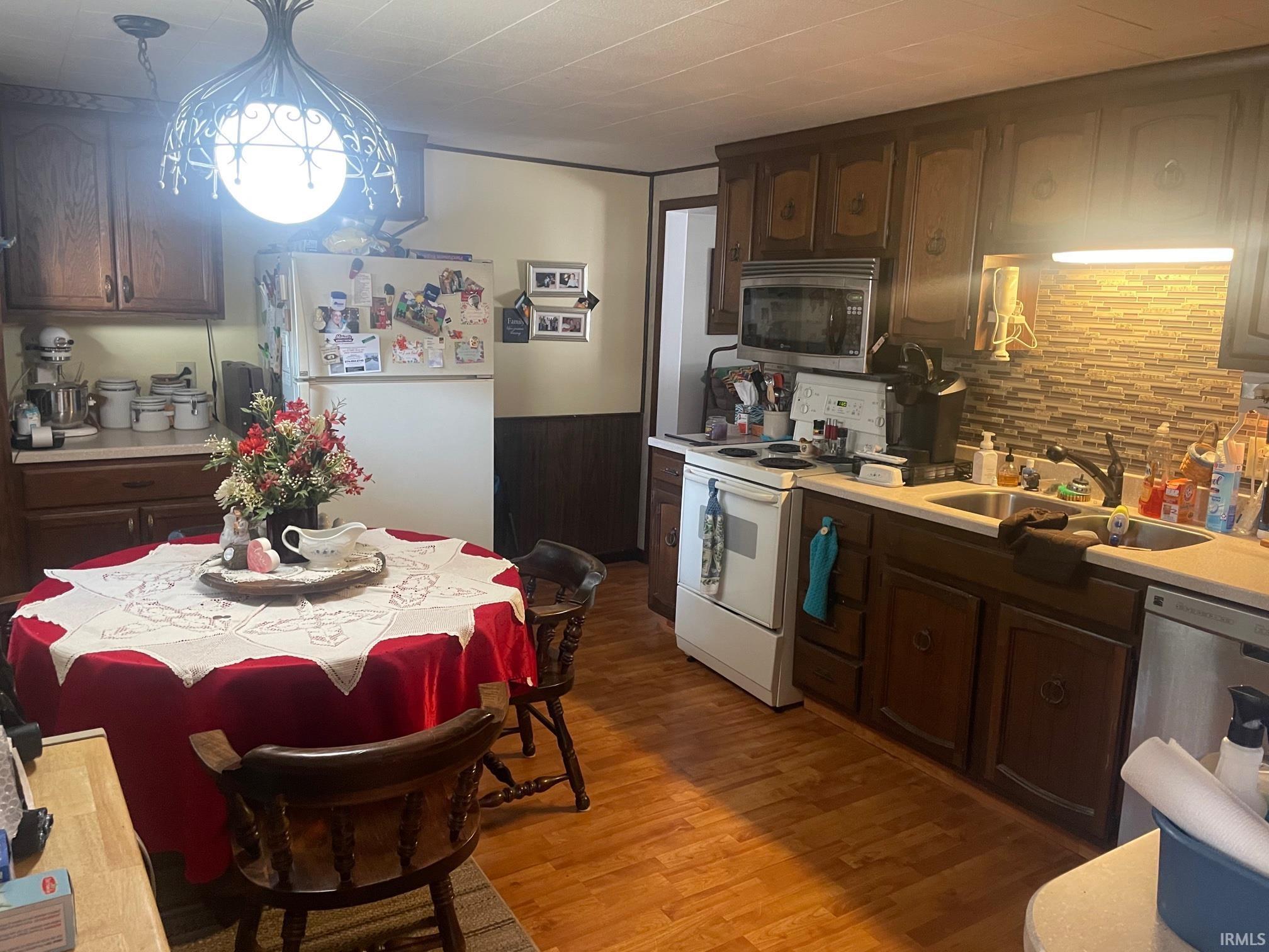 16059 Cook Lake