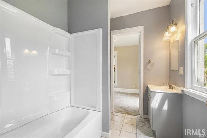 913 Lincolnway East