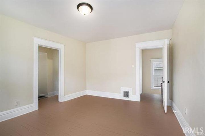 913 Lincolnway East