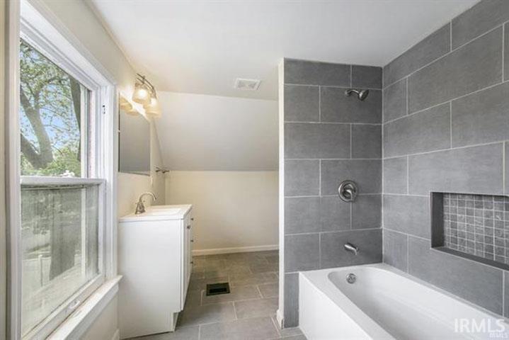 913 Lincolnway East