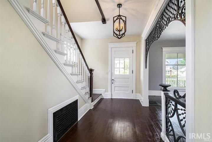913 Lincolnway East